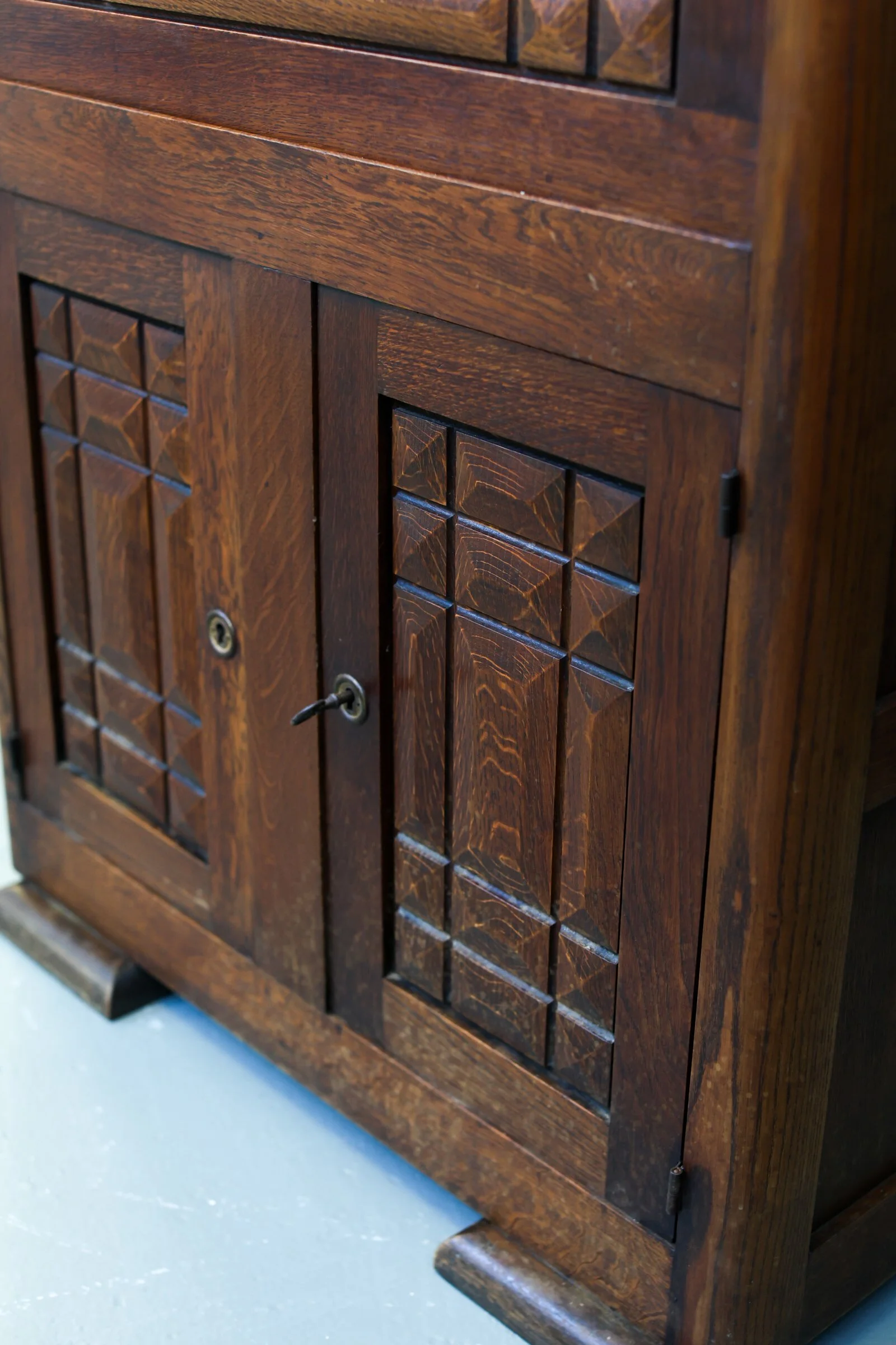 Art Deco Oak Cabinet in the Style of Charles Dudouyt, 1940s foto 8