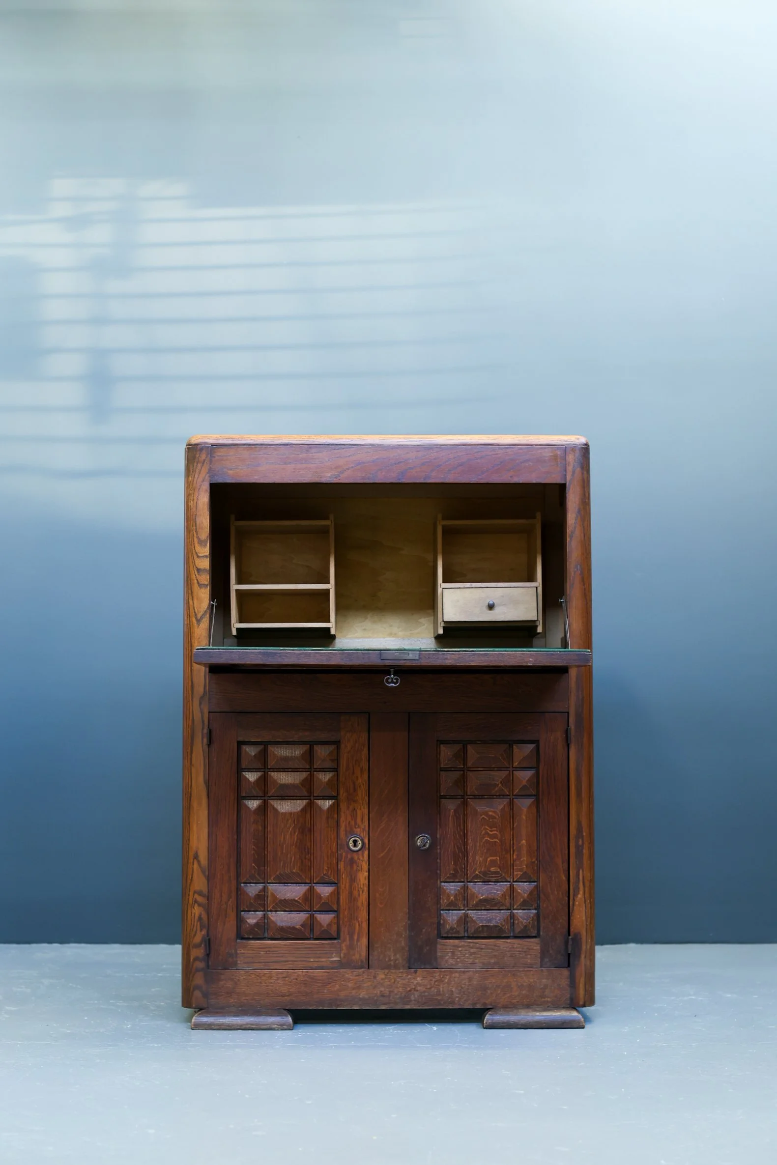 Art Deco Oak Cabinet in the Style of Charles Dudouyt, 1940s foto 10
