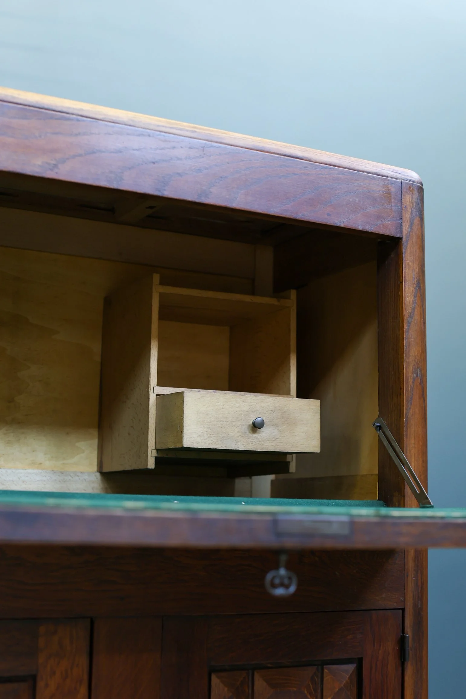 Art Deco Oak Cabinet in the Style of Charles Dudouyt, 1940s foto 11