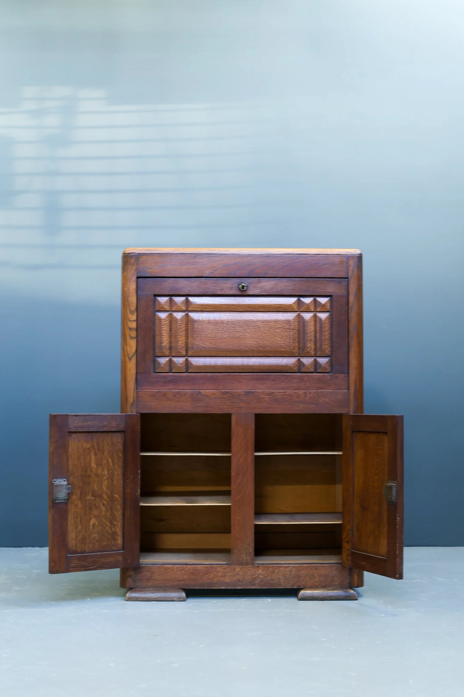 Art Deco Oak Cabinet in the Style of Charles Dudouyt, 1940s foto 12