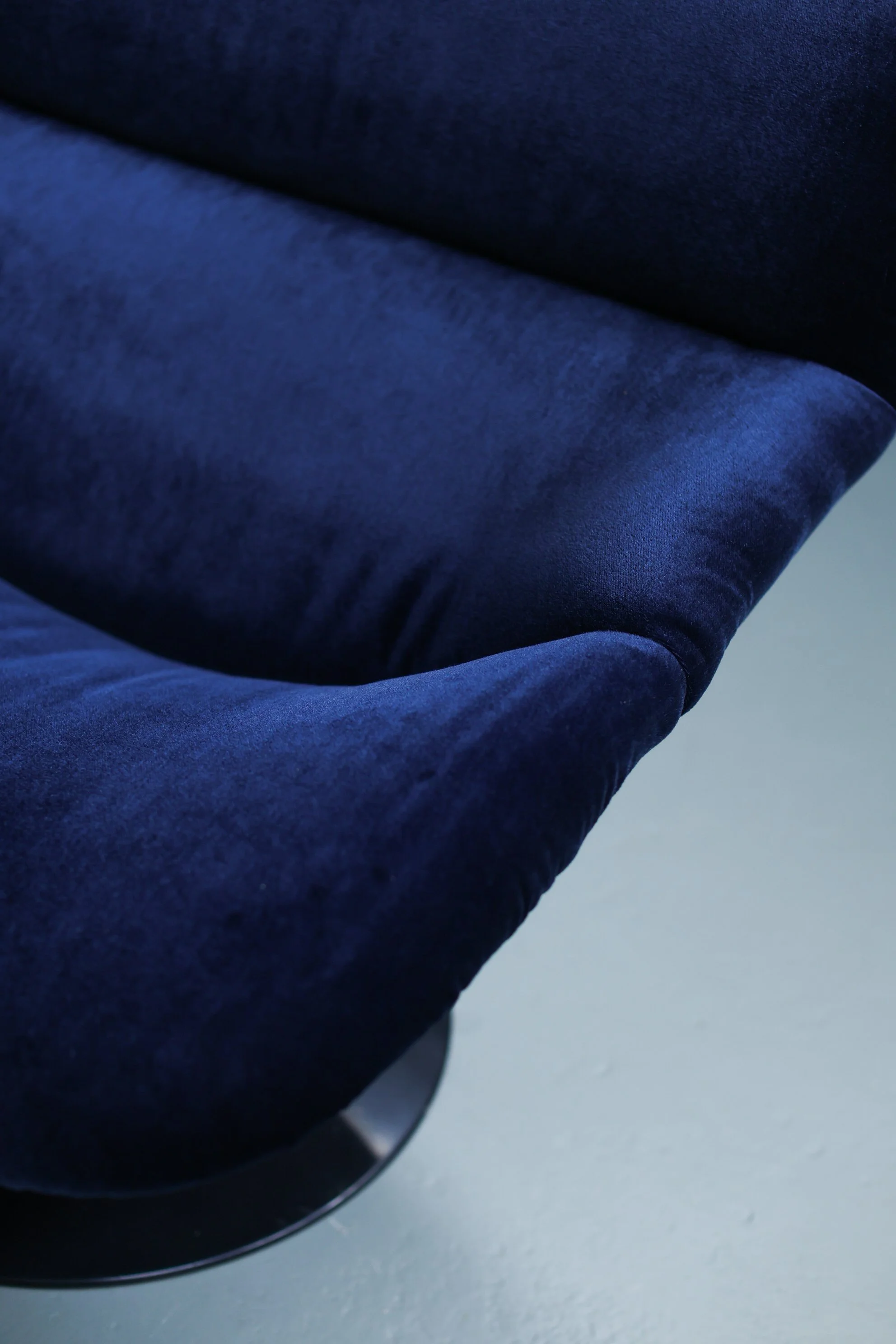 Geoffrey Harcourt F518 Lip Chair for Artifort in Blue Velvet foto 8