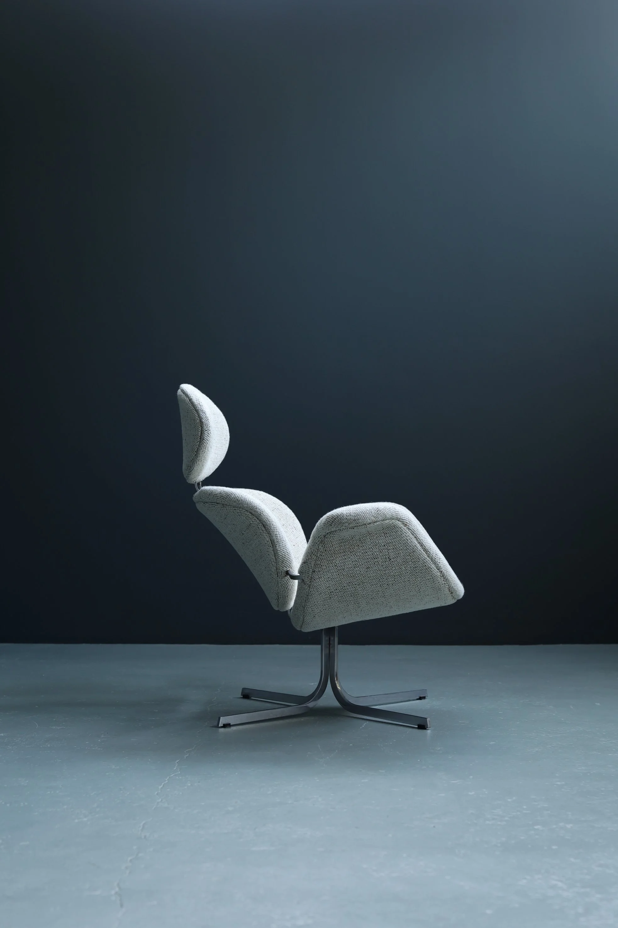 Pierre Paulin F551 Big Tulip lounge chair for Artifort in wool on polished steel base, 1959