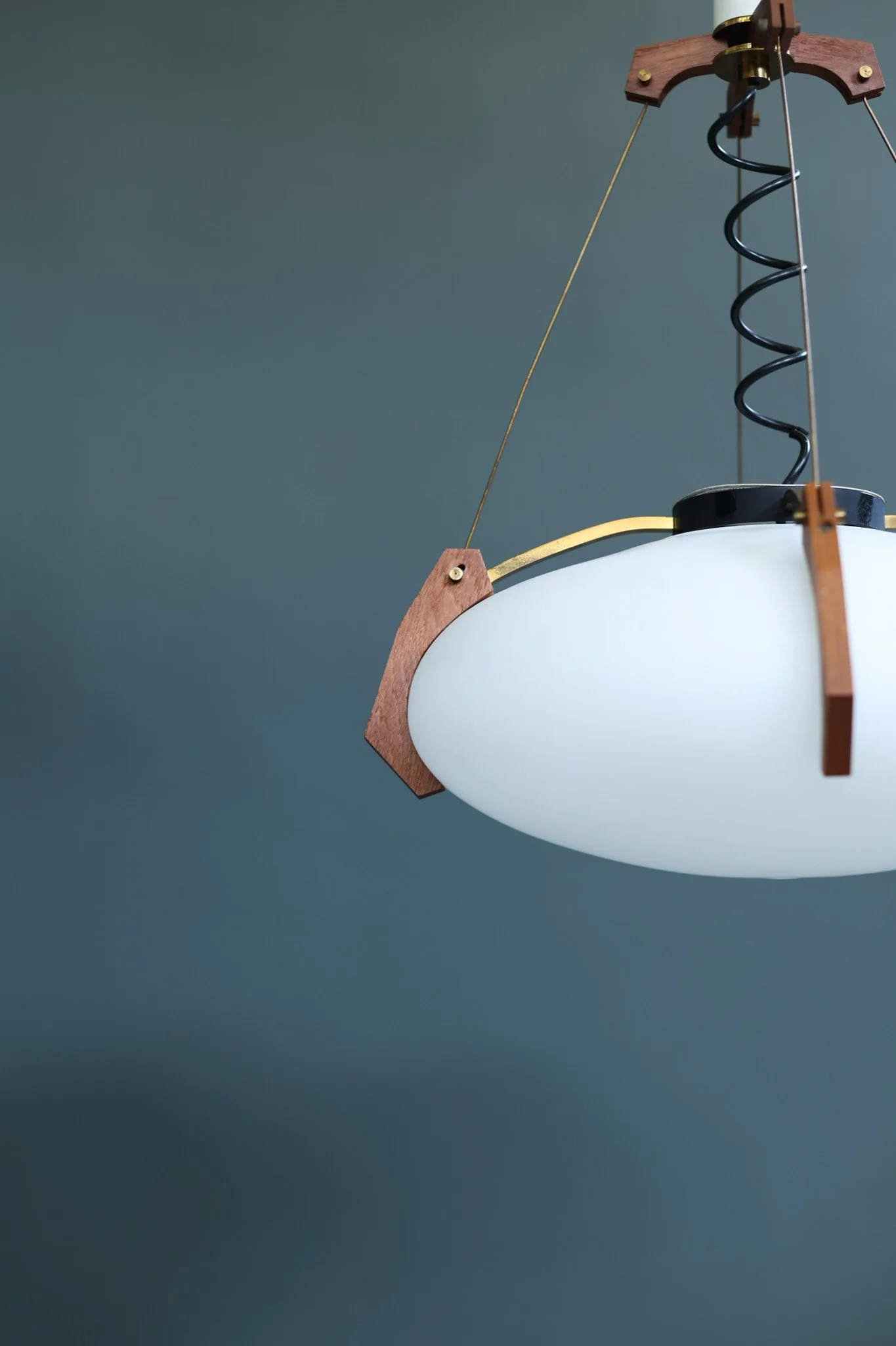 Bruno Chiarini Chandelier in Opaline Glass and Wood foto 8
