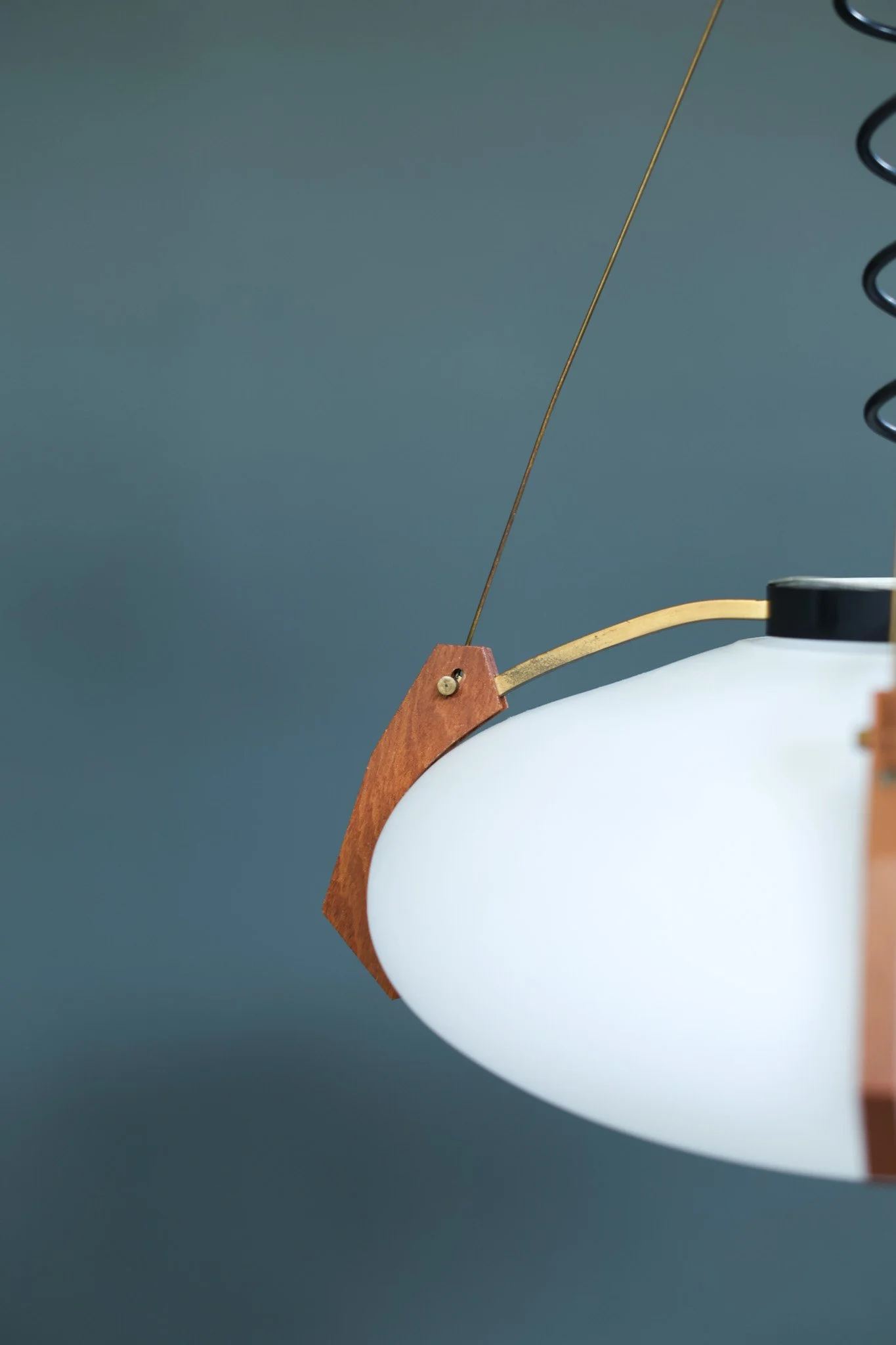 Bruno Chiarini Chandelier in Opaline Glass and Wood foto 9