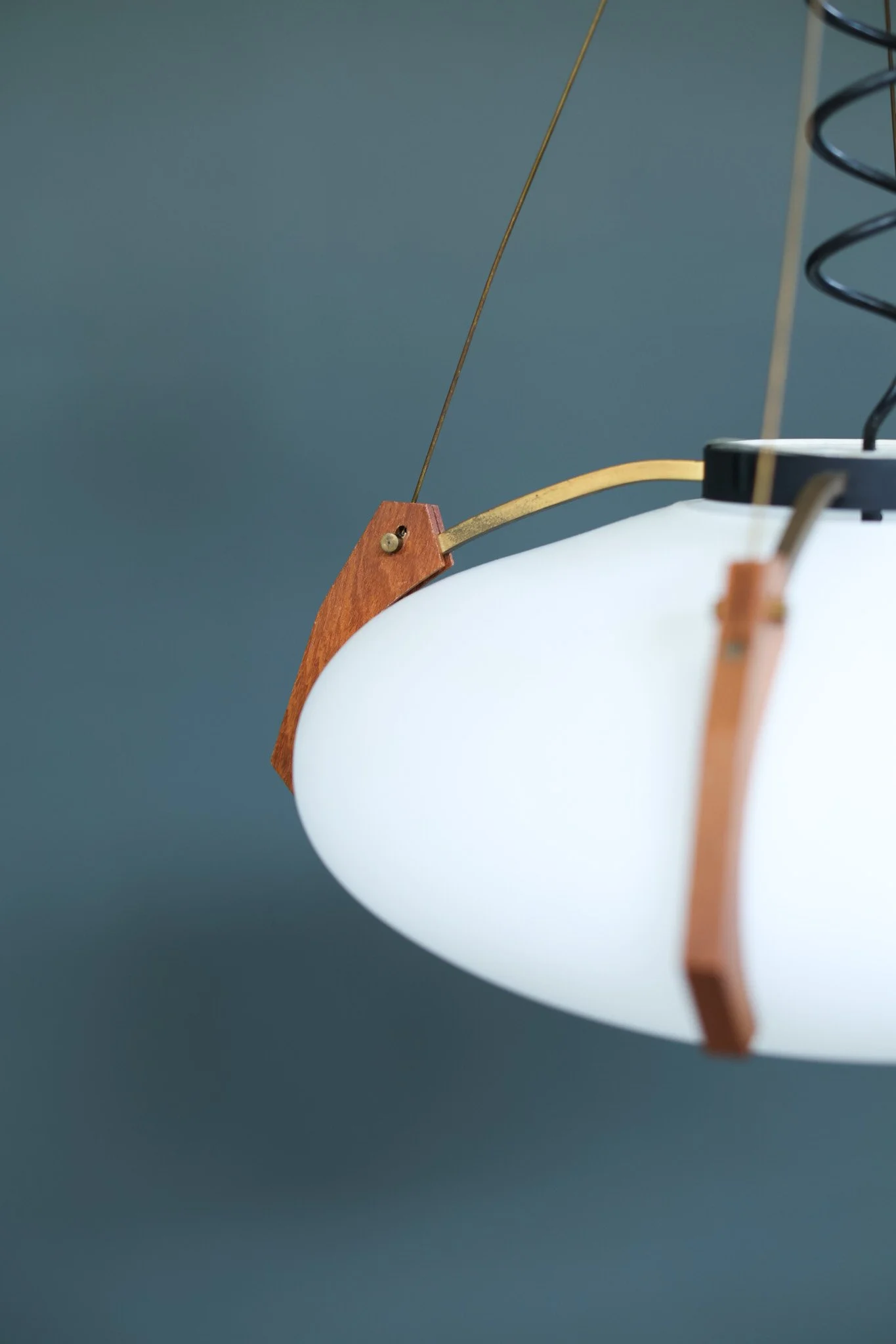 Bruno Chiarini Chandelier in Opaline Glass and Wood foto 10