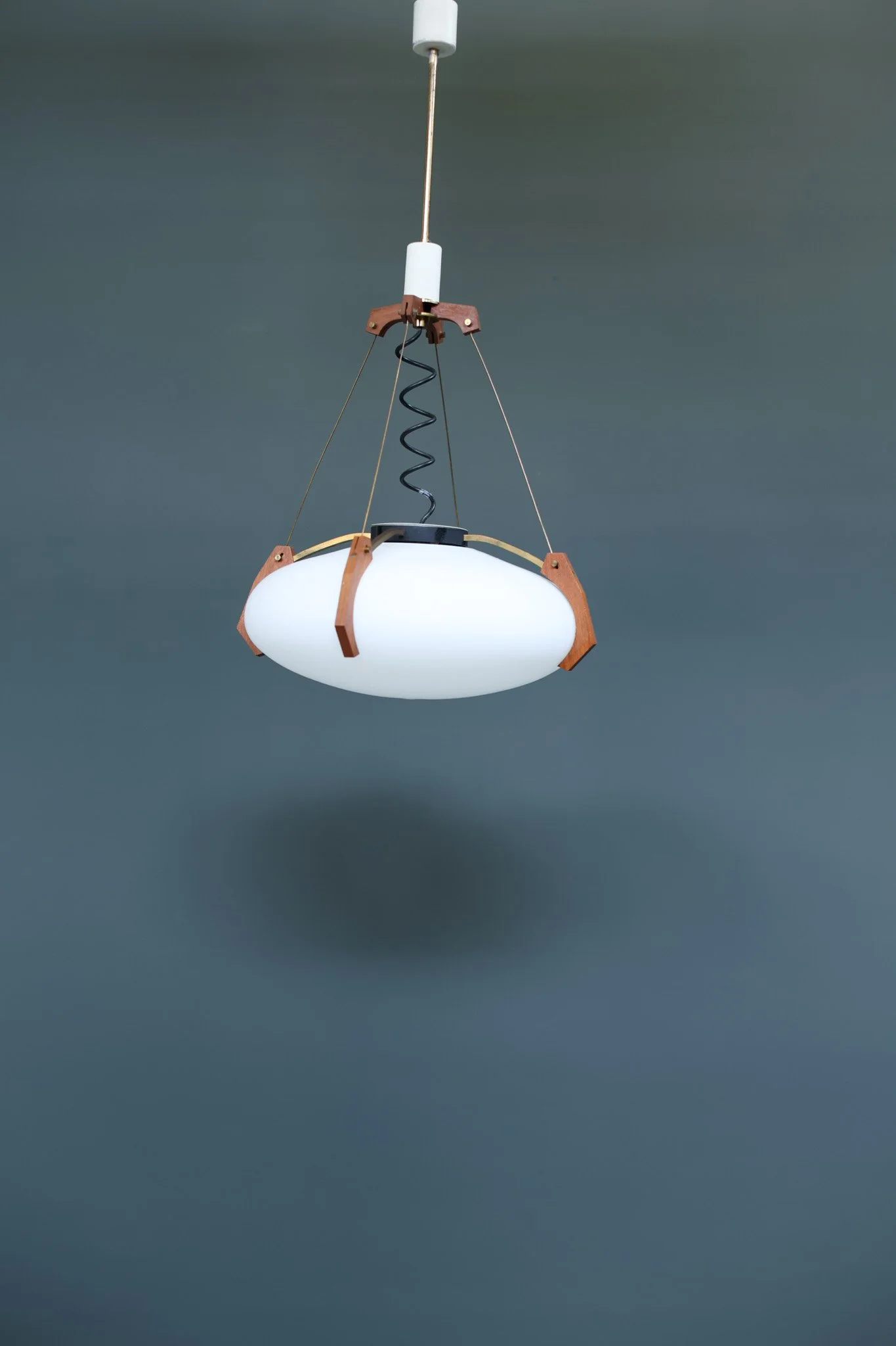 Bruno Chiarini Chandelier in Opaline Glass and Wood foto 11