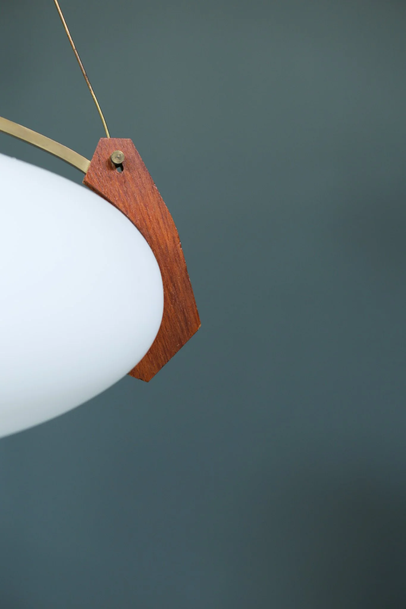 Bruno Chiarini Chandelier in Opaline Glass and Wood foto 13