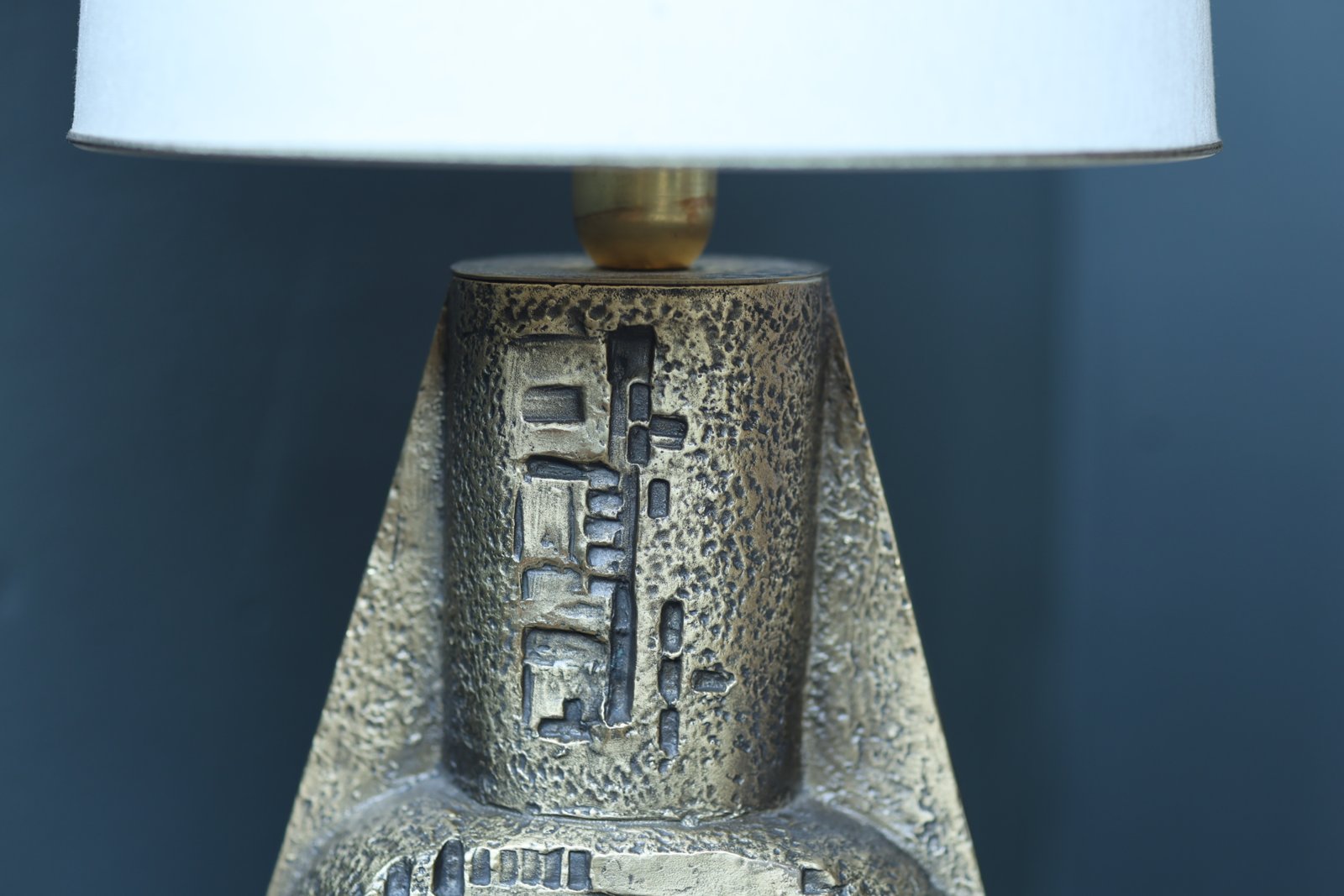Brutalist Bronze Table Lamp, Italy 1970s foto 4