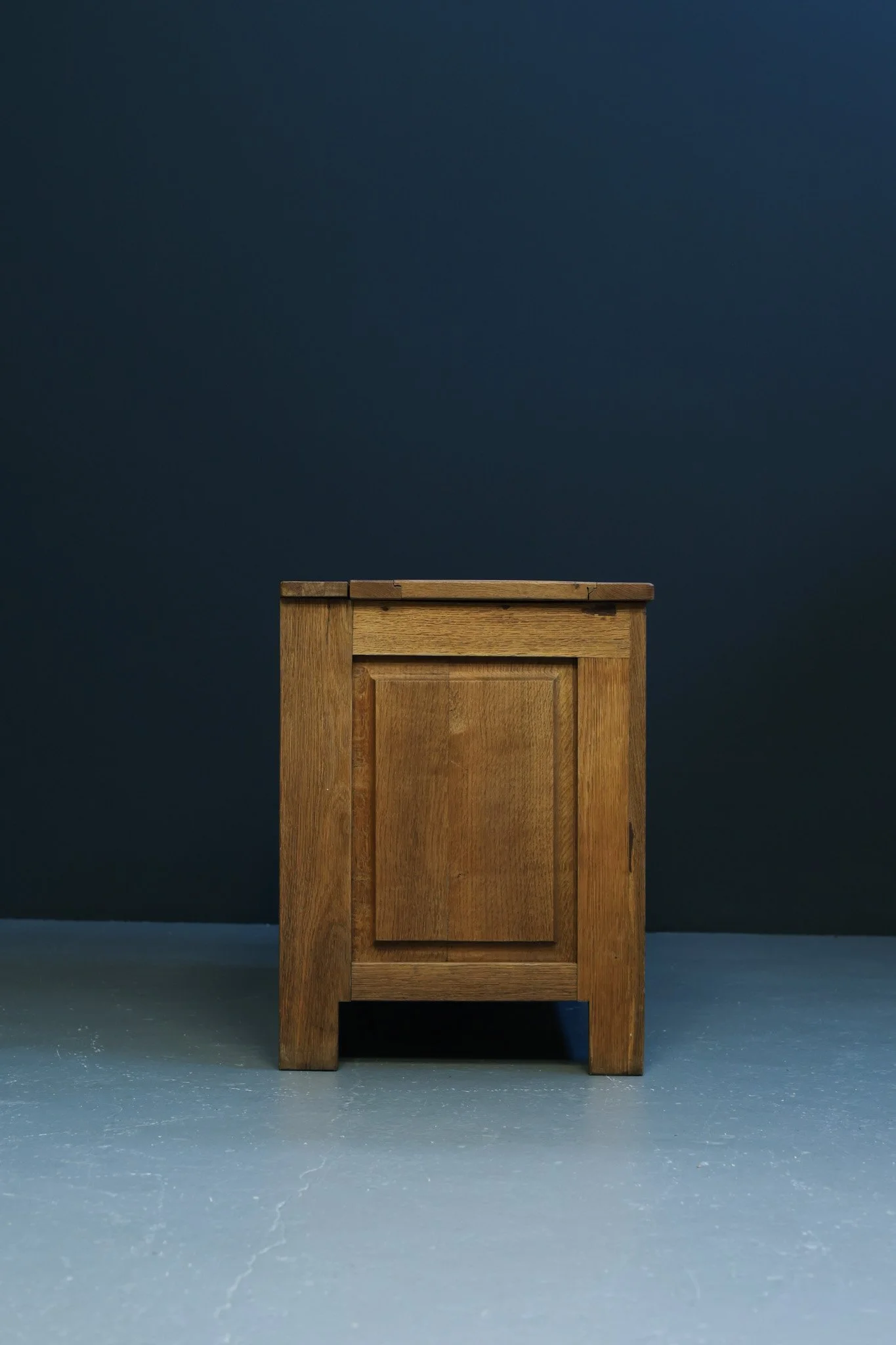 Brutalist Oak Blanket Chest with Geometric Hand-Cut Relief, 1970s foto 5