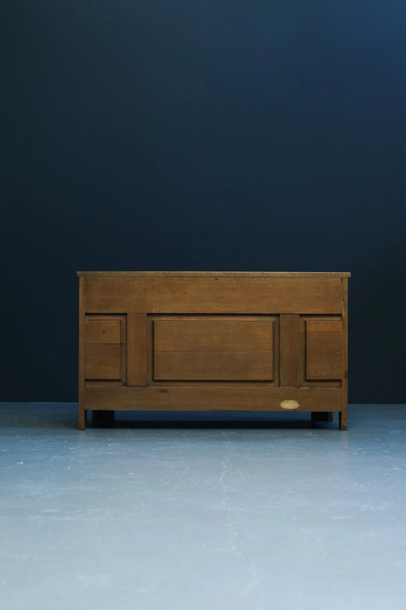 Brutalist Oak Blanket Chest with Geometric Hand-Cut Relief, 1970s foto 6