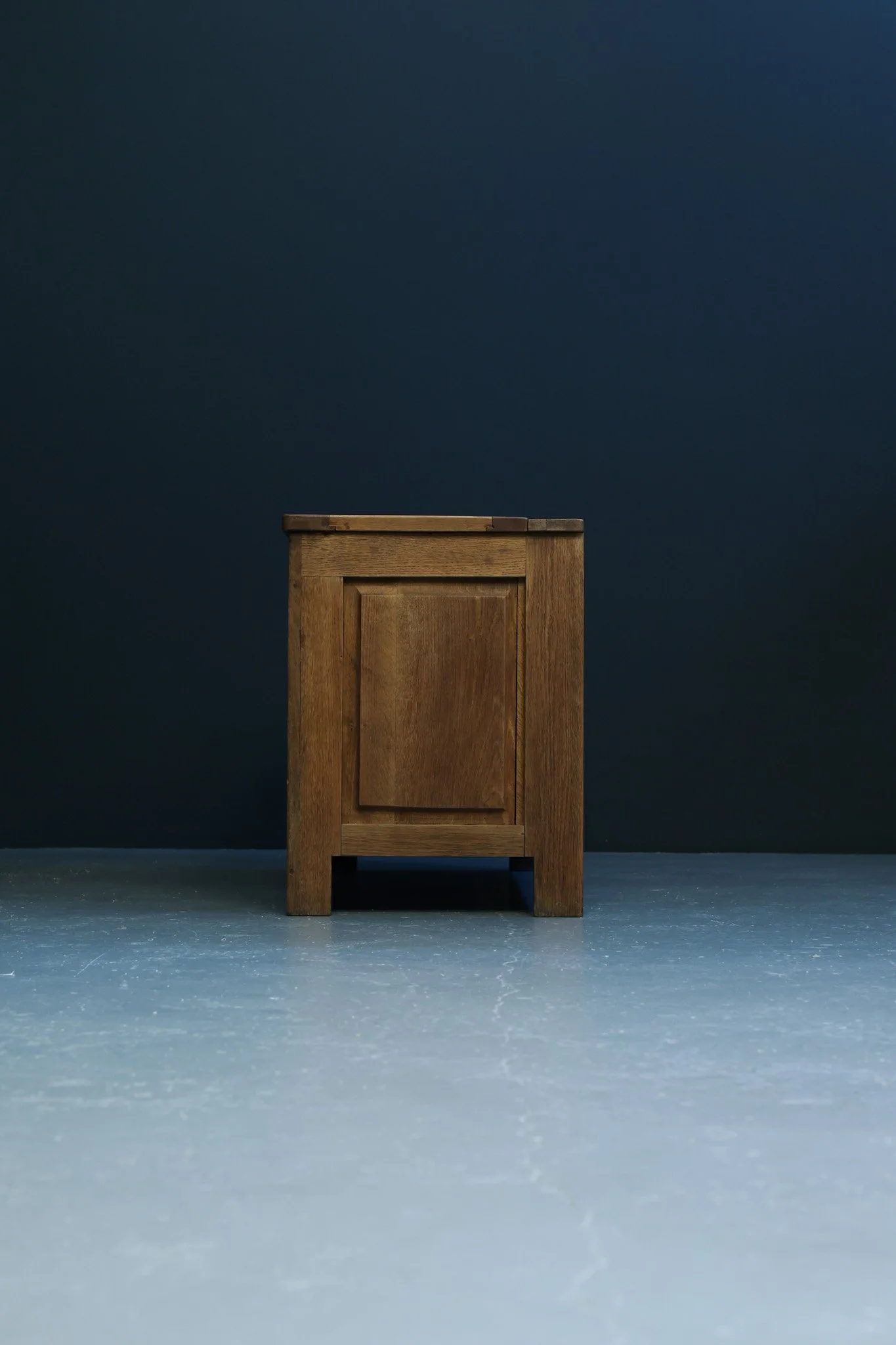 Brutalist Oak Blanket Chest with Geometric Hand-Cut Relief, 1970s foto 7