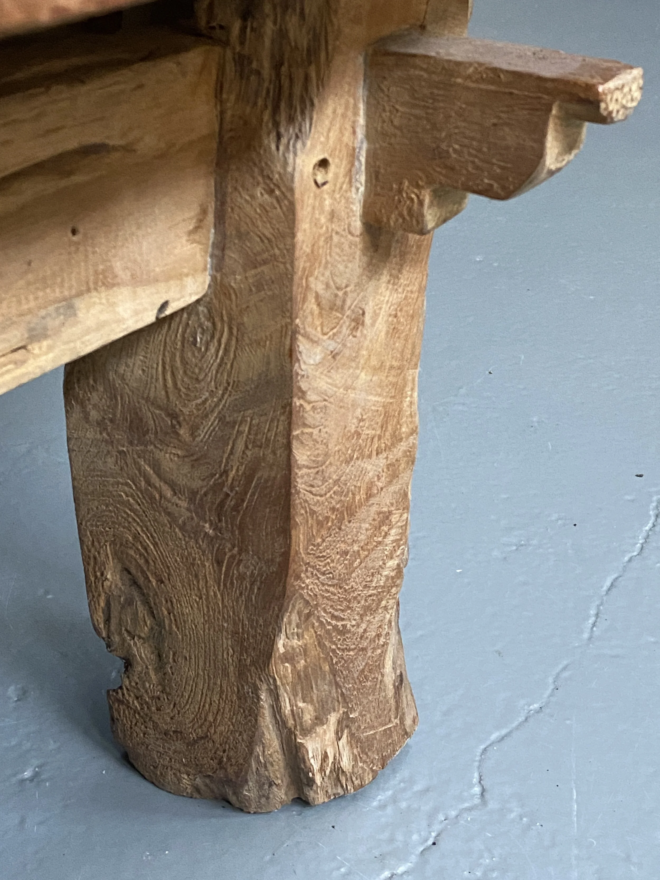 Brutalist Solid Oak Coffee Table with Rustic Primitive Design foto 3