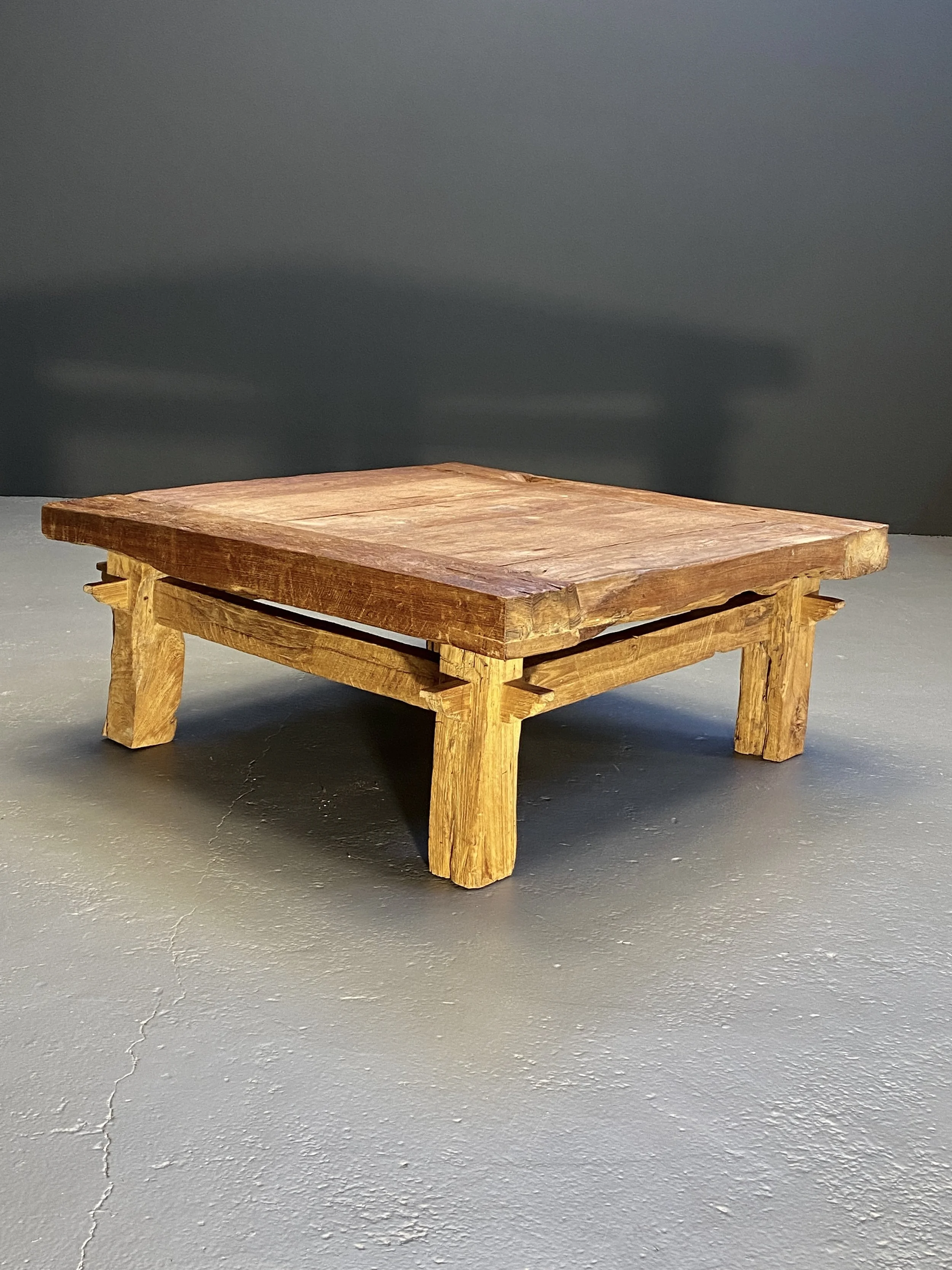 Brutalist Solid Oak Coffee Table with Rustic Primitive Design foto 6