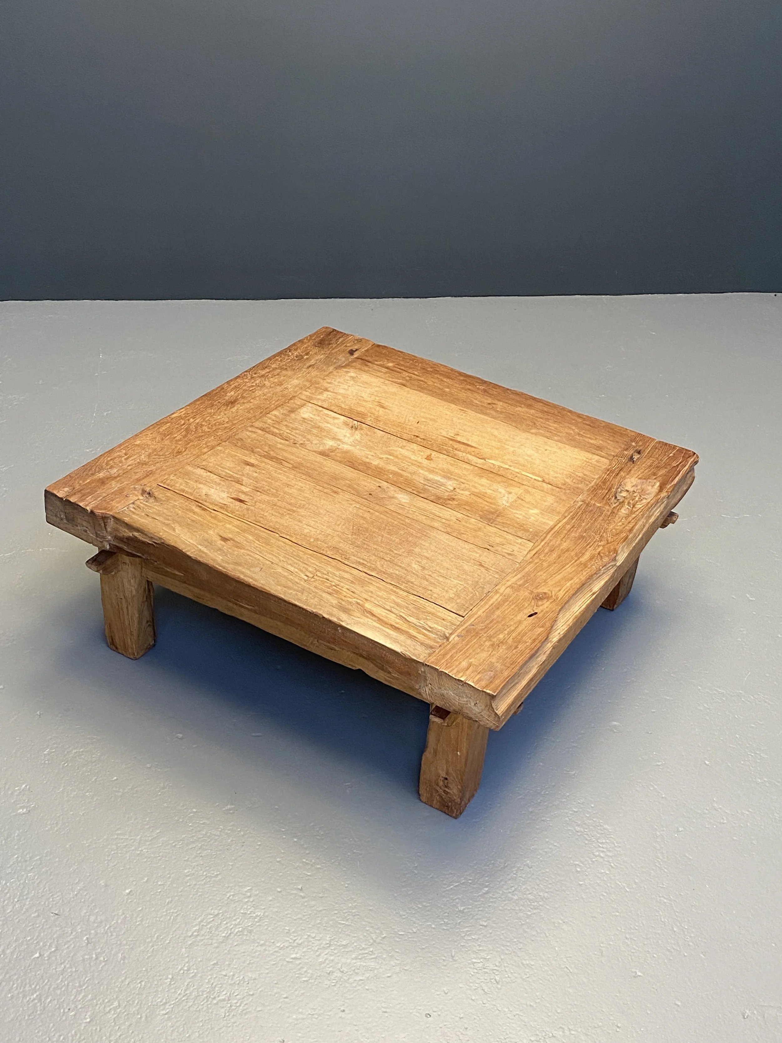 Brutalist Solid Oak Coffee Table with Rustic Primitive Design foto 7