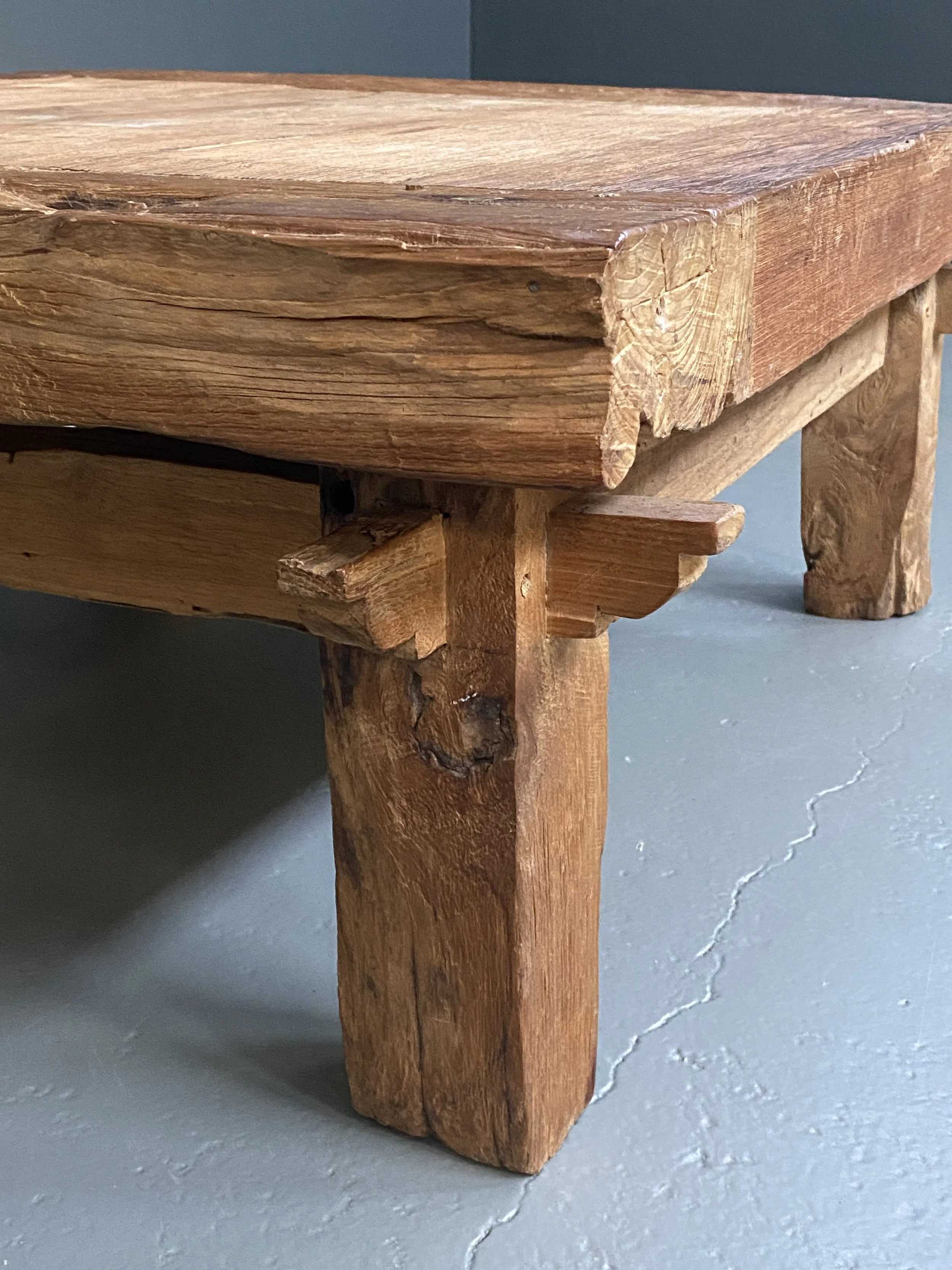 Brutalist Solid Oak Coffee Table with Rustic Primitive Design foto 14