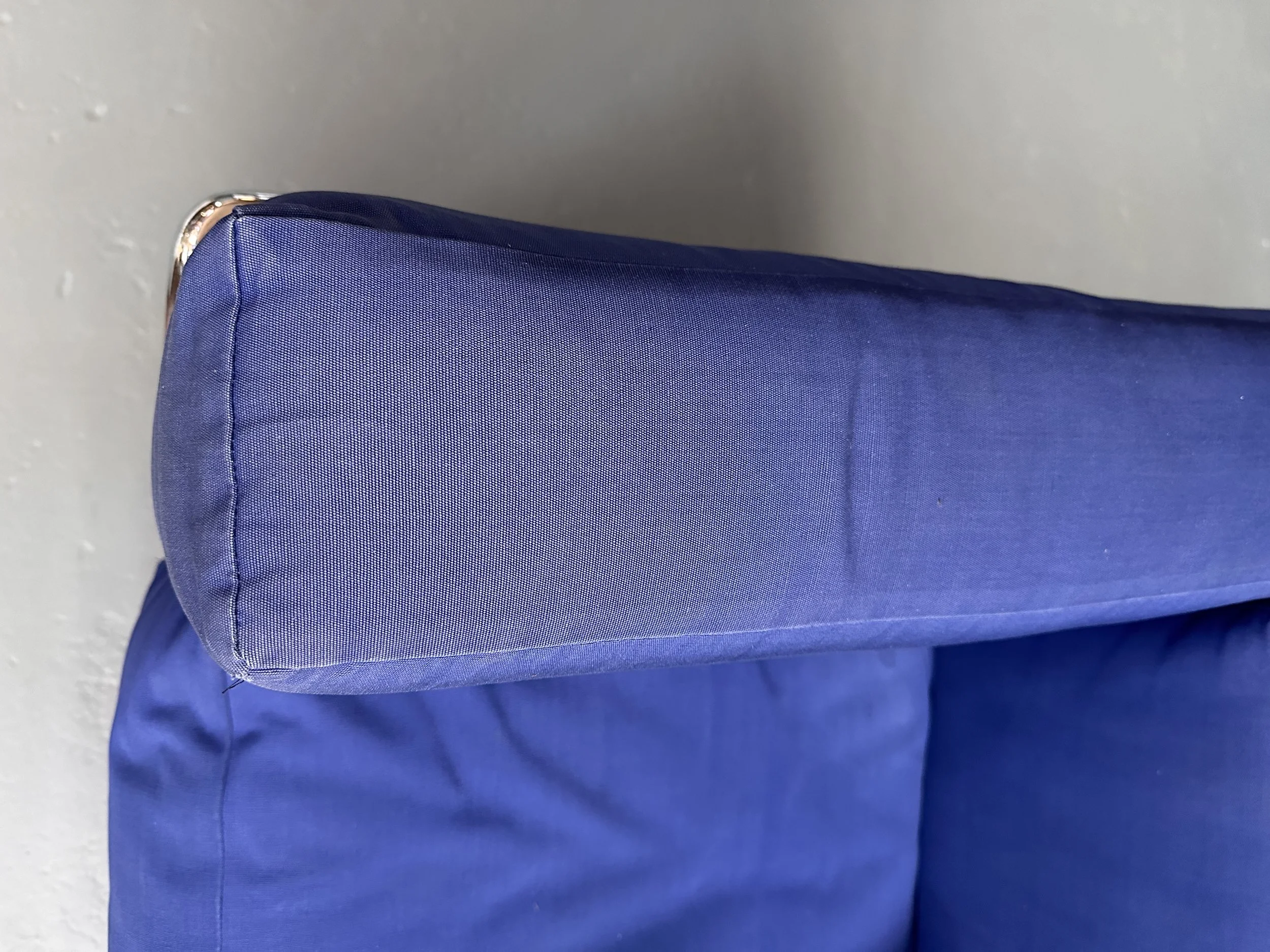Le Corbusier LC2 Armchair by Cassina in Blue Fabric foto 9