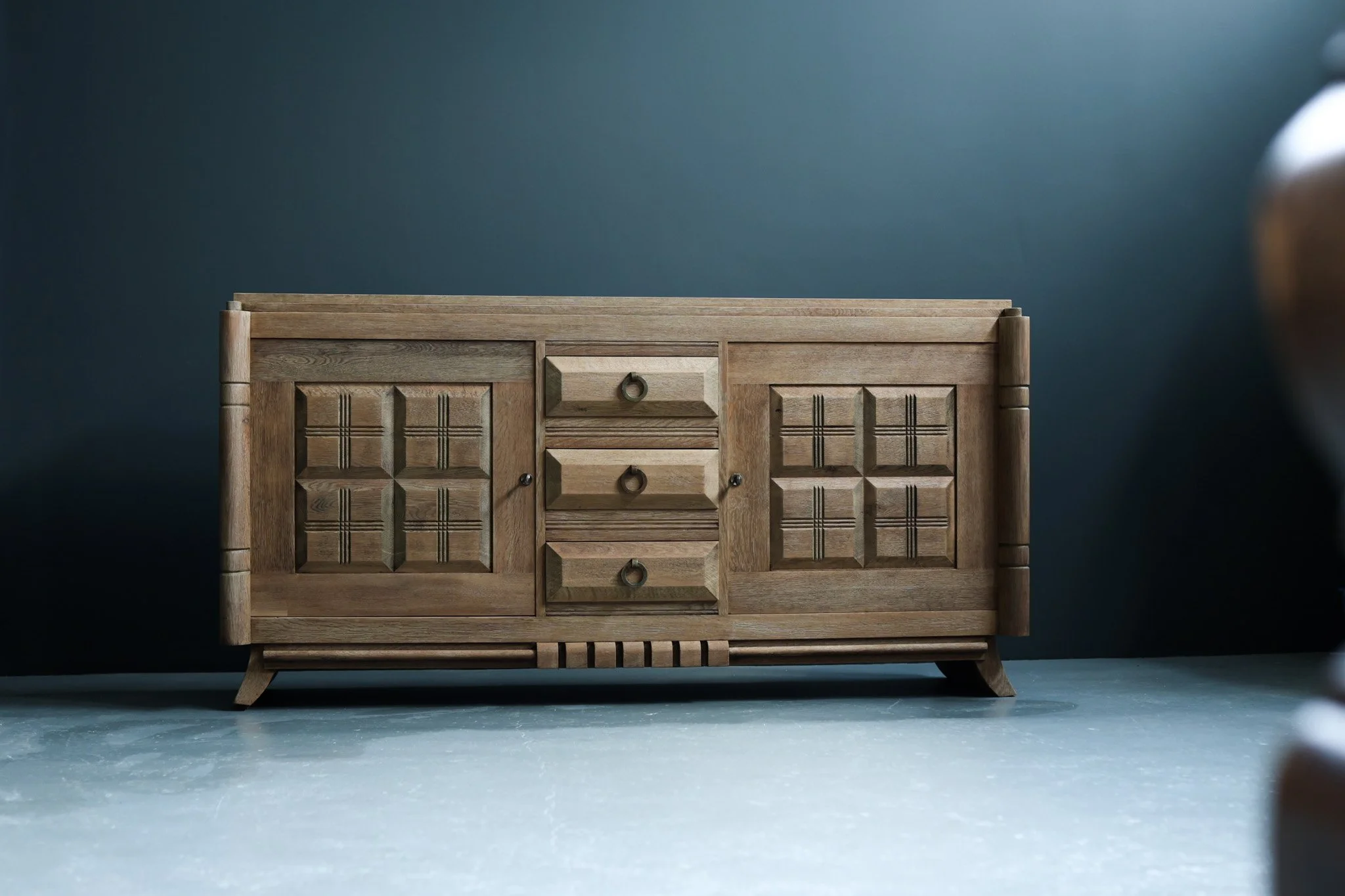 Charles Dudouyt Solid Oak Cabinet foto 2