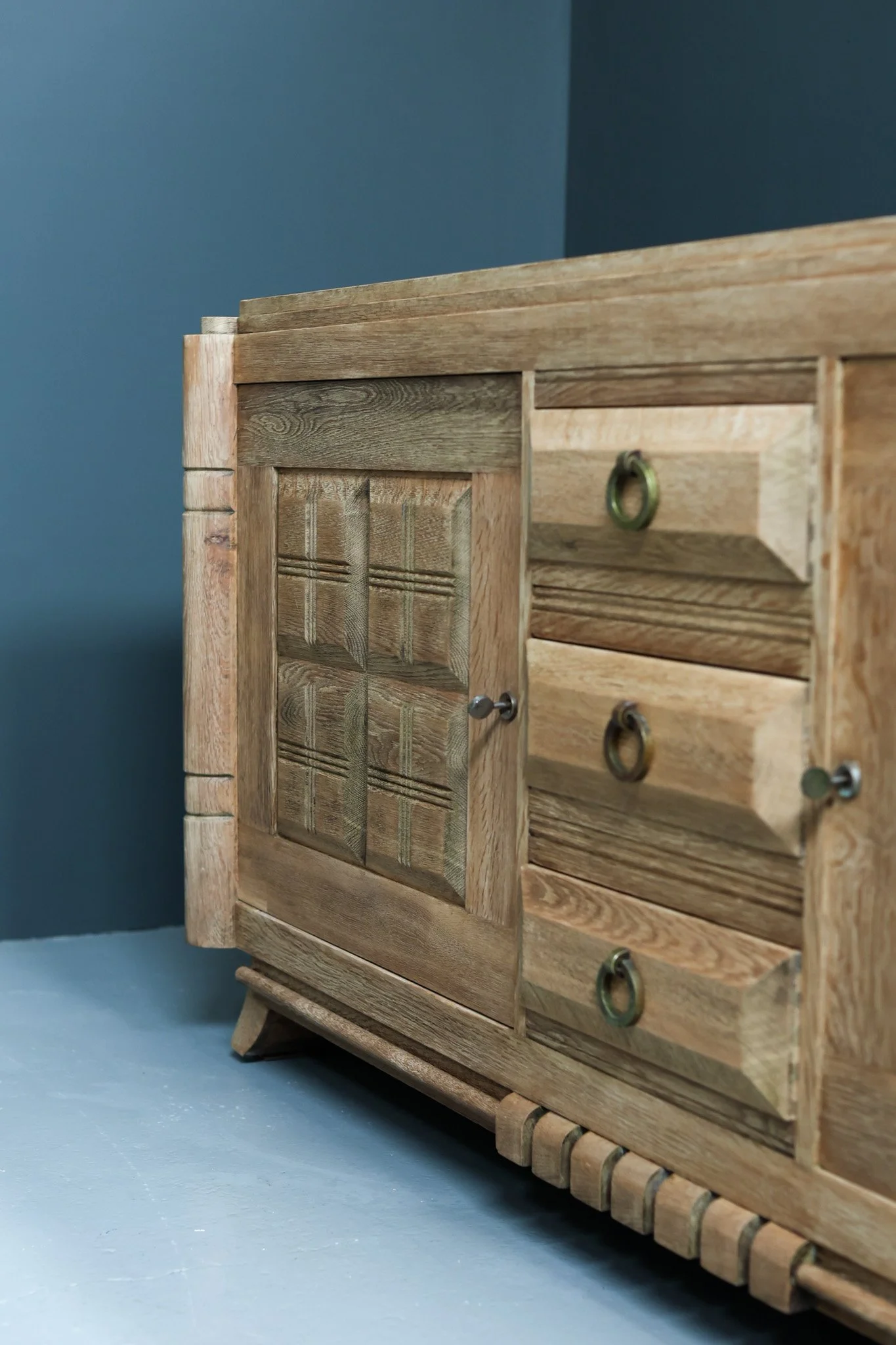 Charles Dudouyt Solid Oak Cabinet foto 3