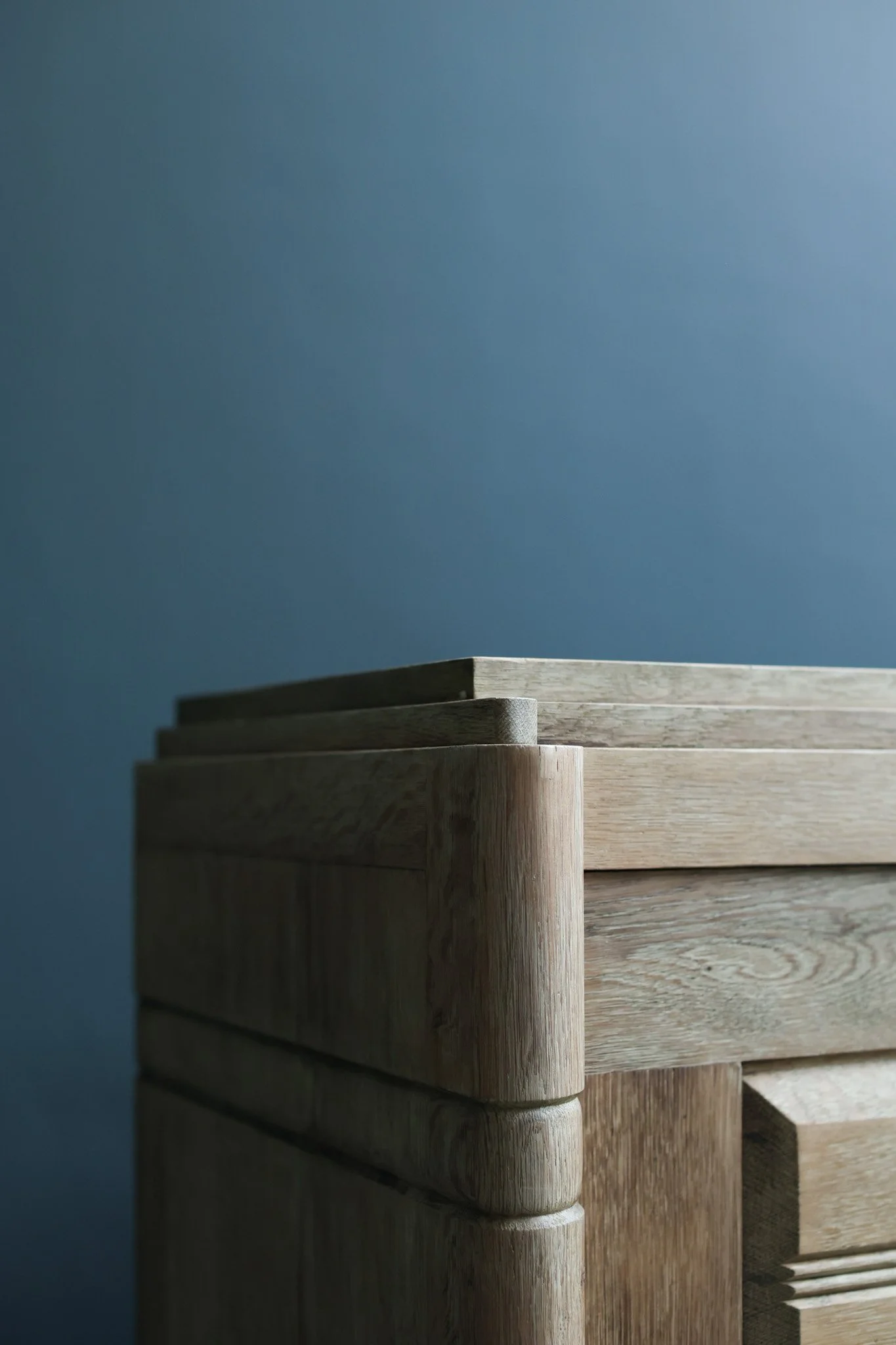 Charles Dudouyt Solid Oak Cabinet foto 4