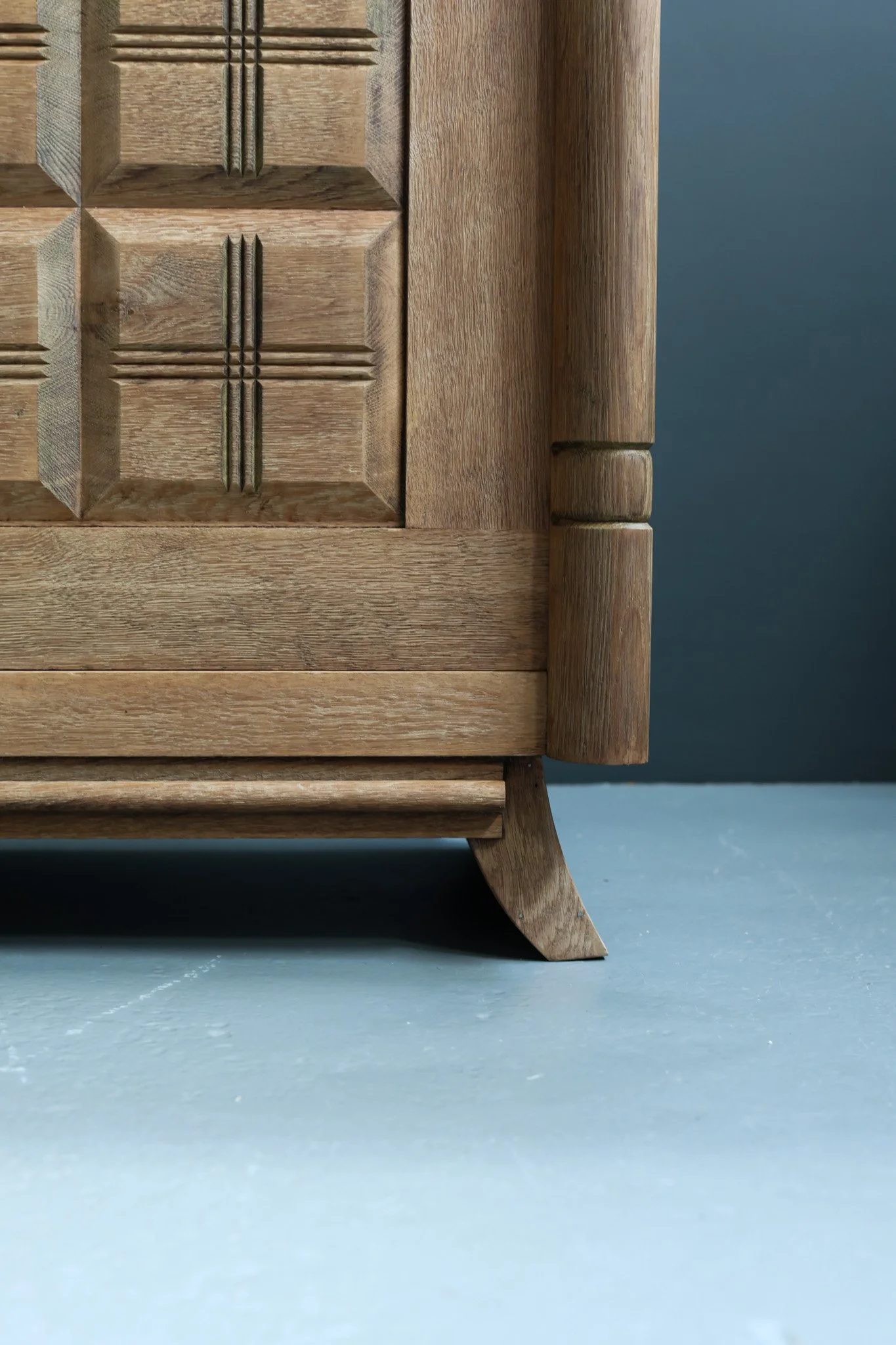 Charles Dudouyt Solid Oak Cabinet foto 5