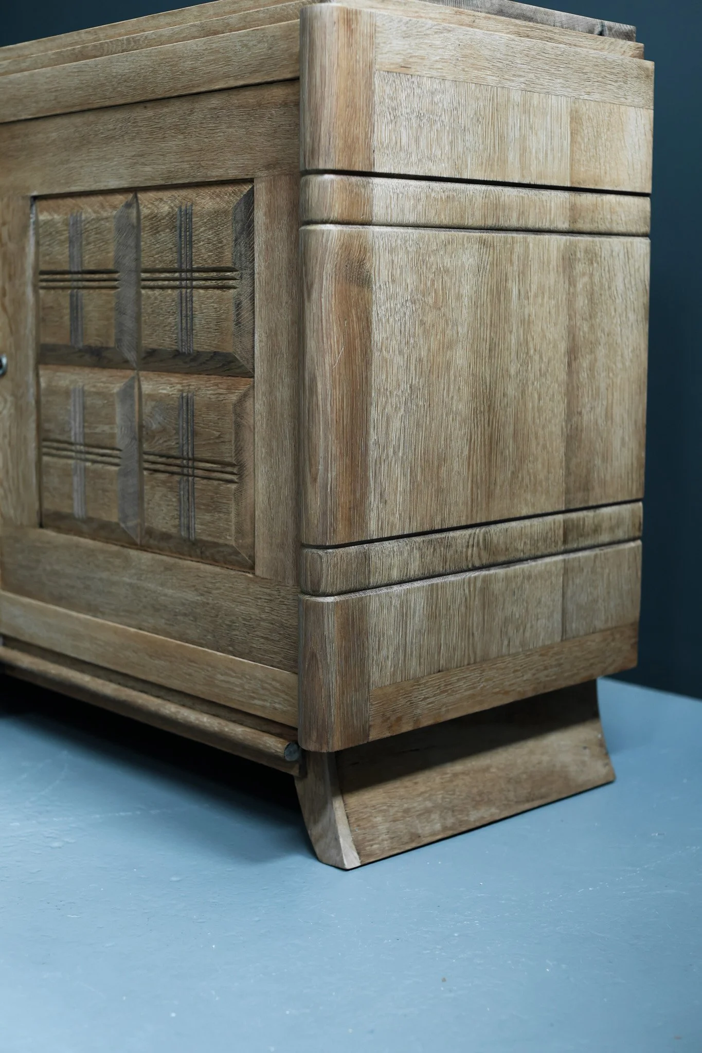 Charles Dudouyt Solid Oak Cabinet foto 8