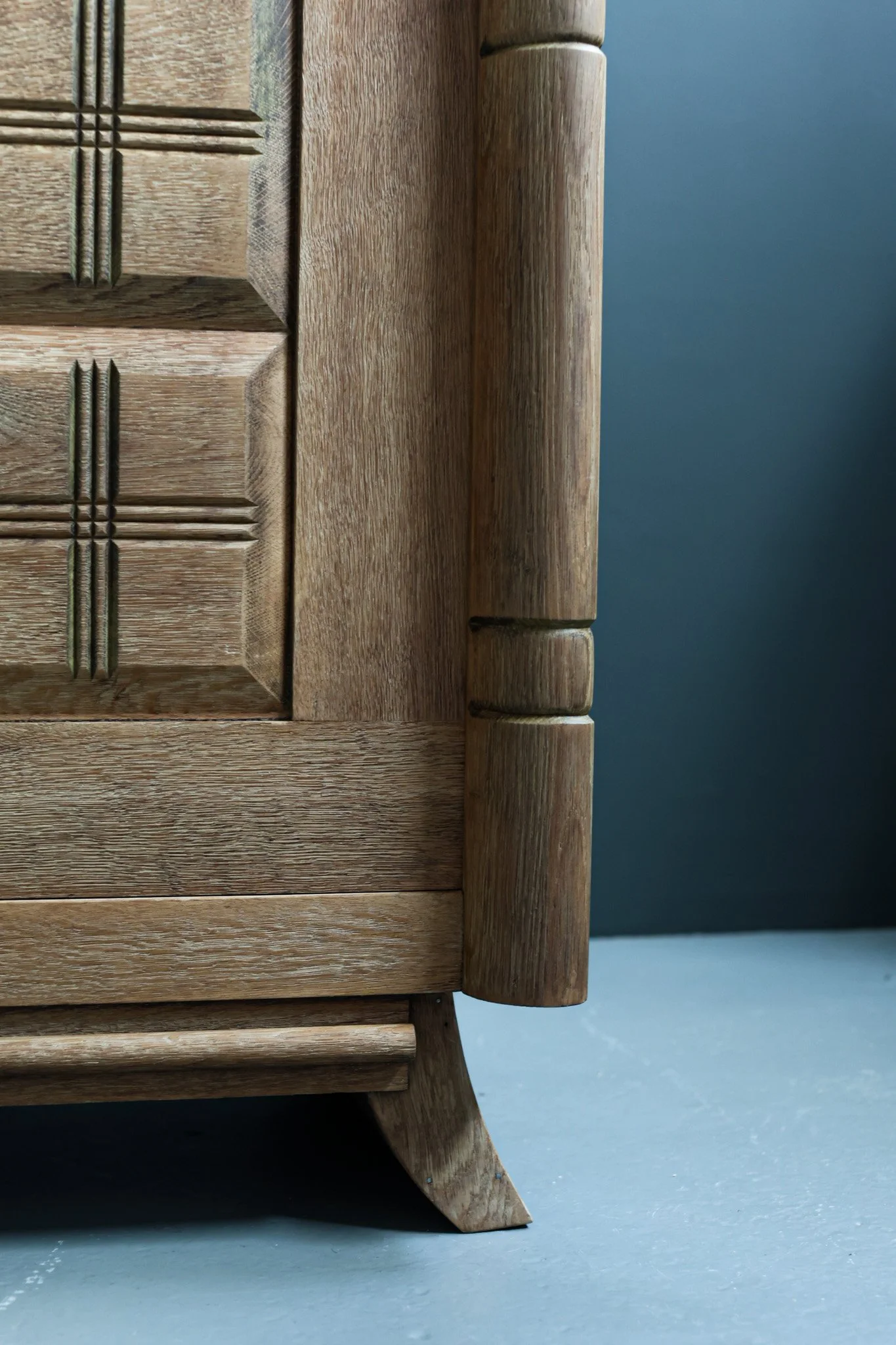 Charles Dudouyt Solid Oak Cabinet foto 9