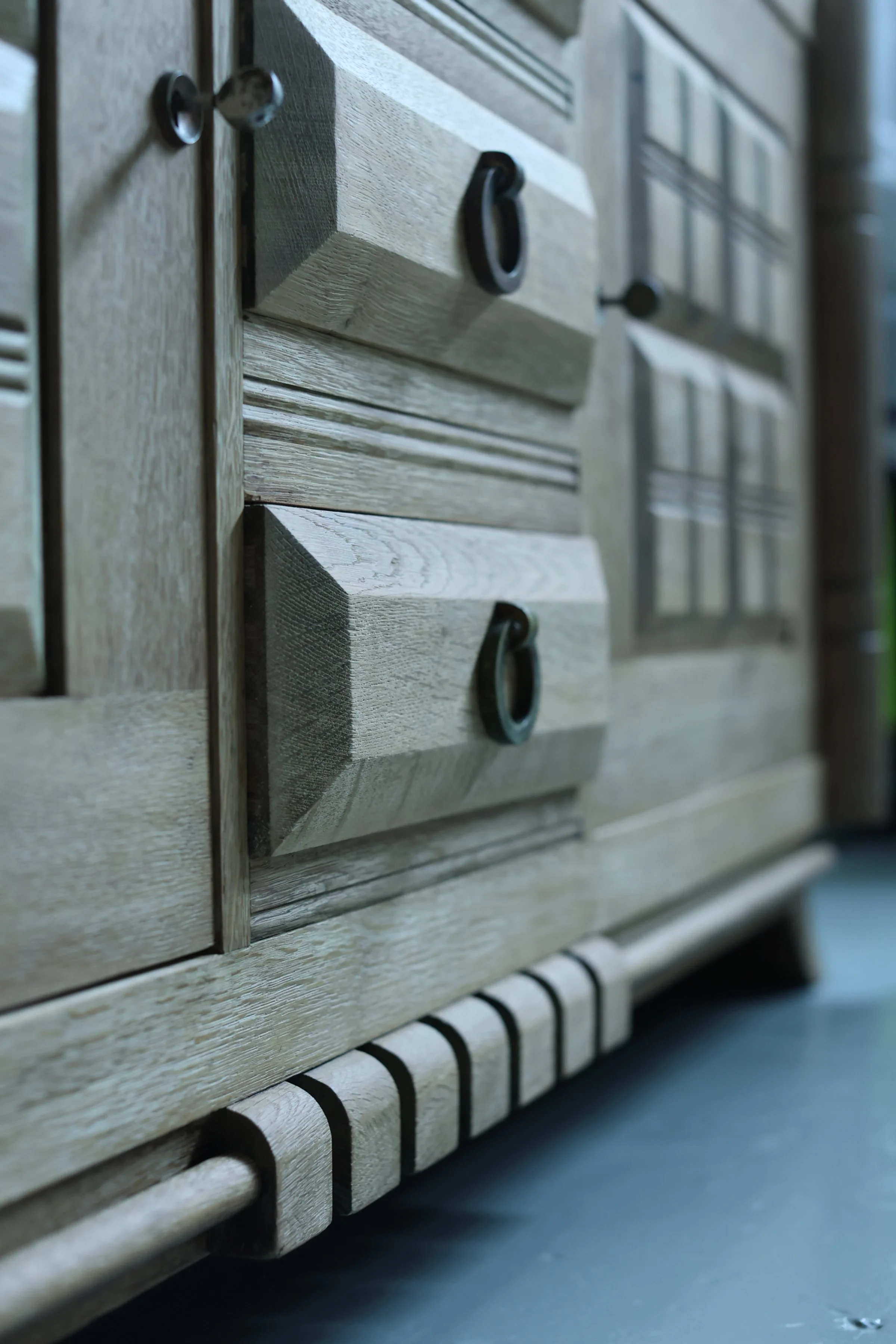 Charles Dudouyt Solid Oak Cabinet foto 10