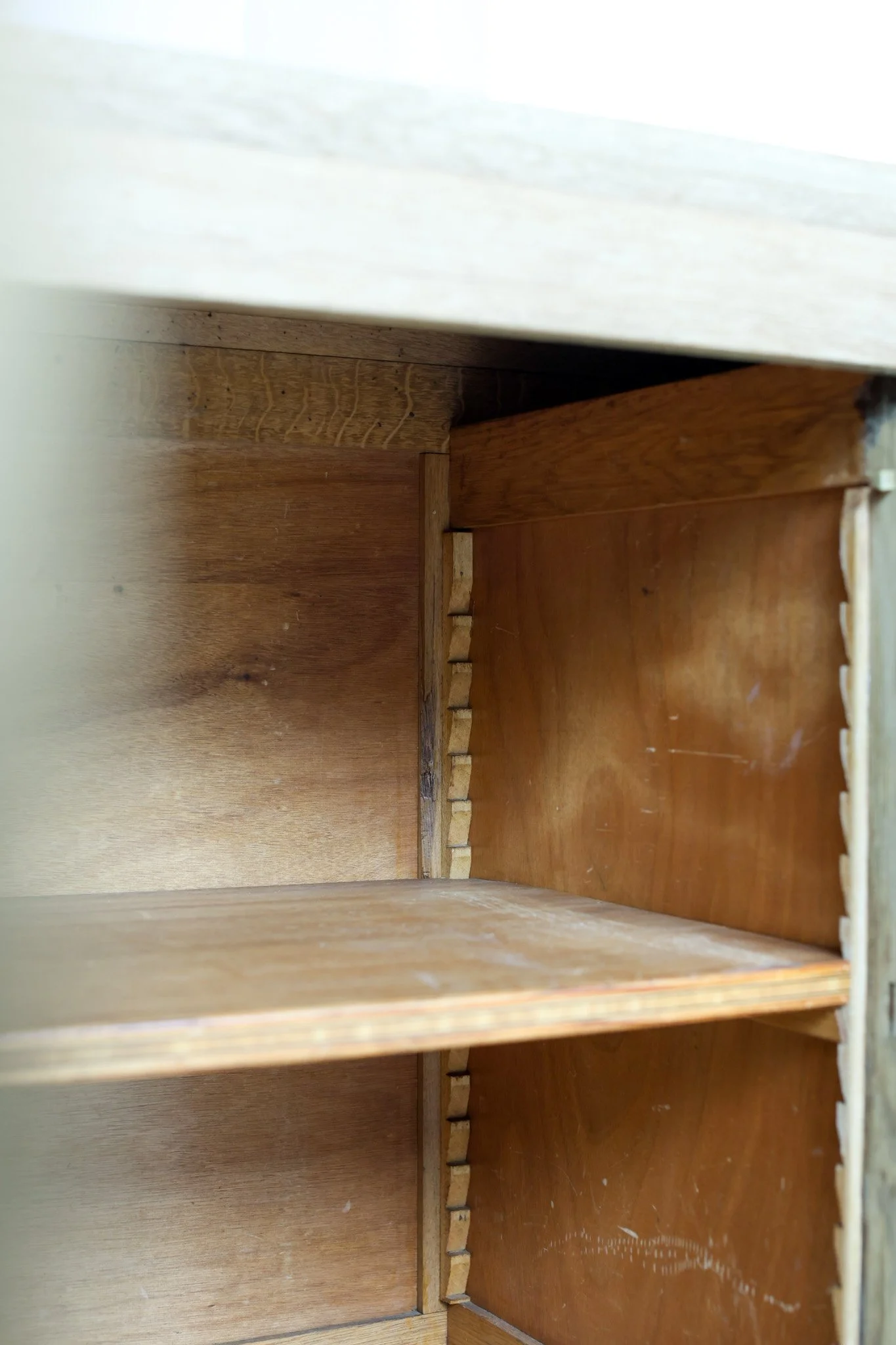 Charles Dudouyt Solid Oak Cabinet foto 17