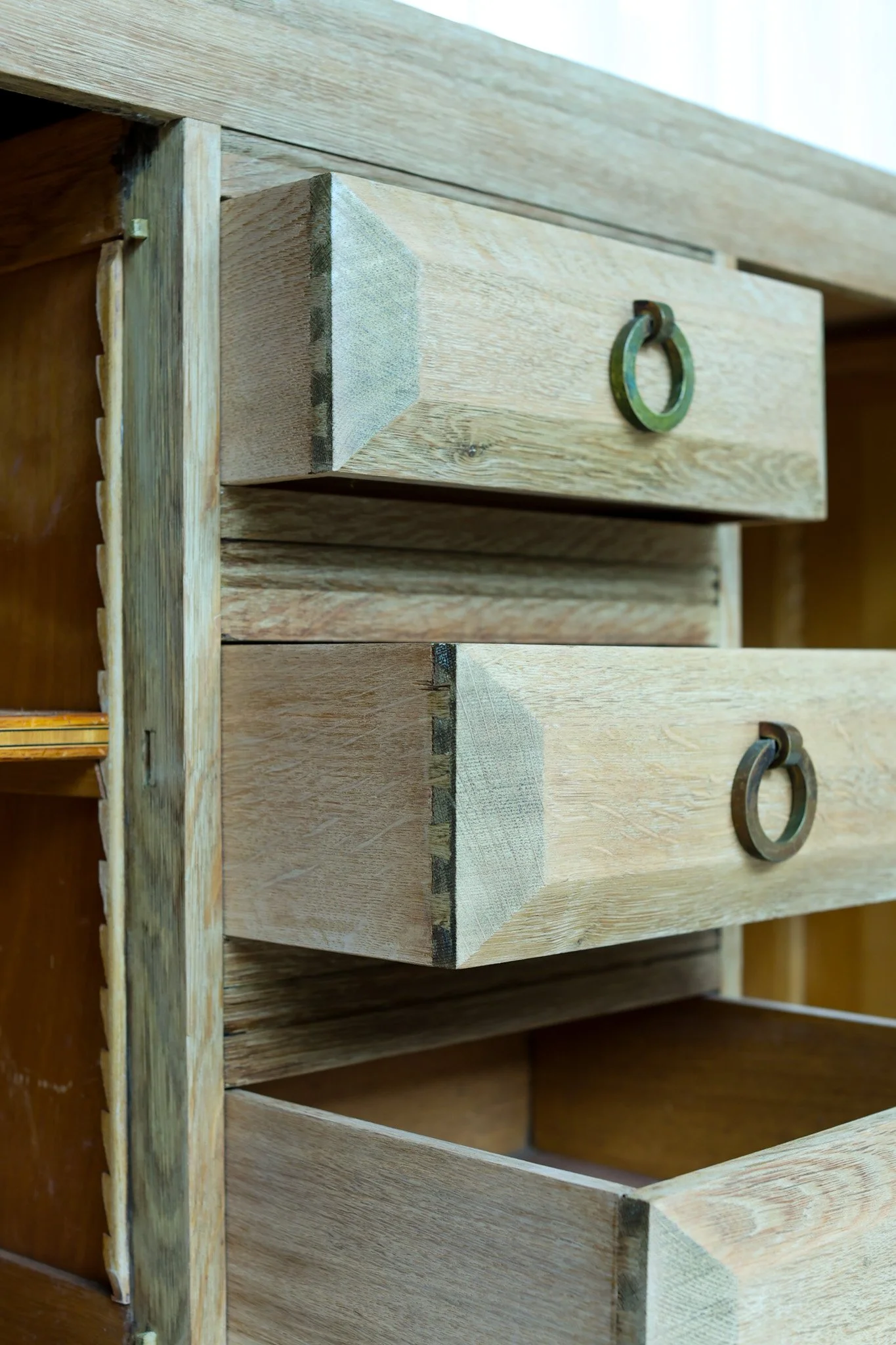 Charles Dudouyt Solid Oak Cabinet foto 18
