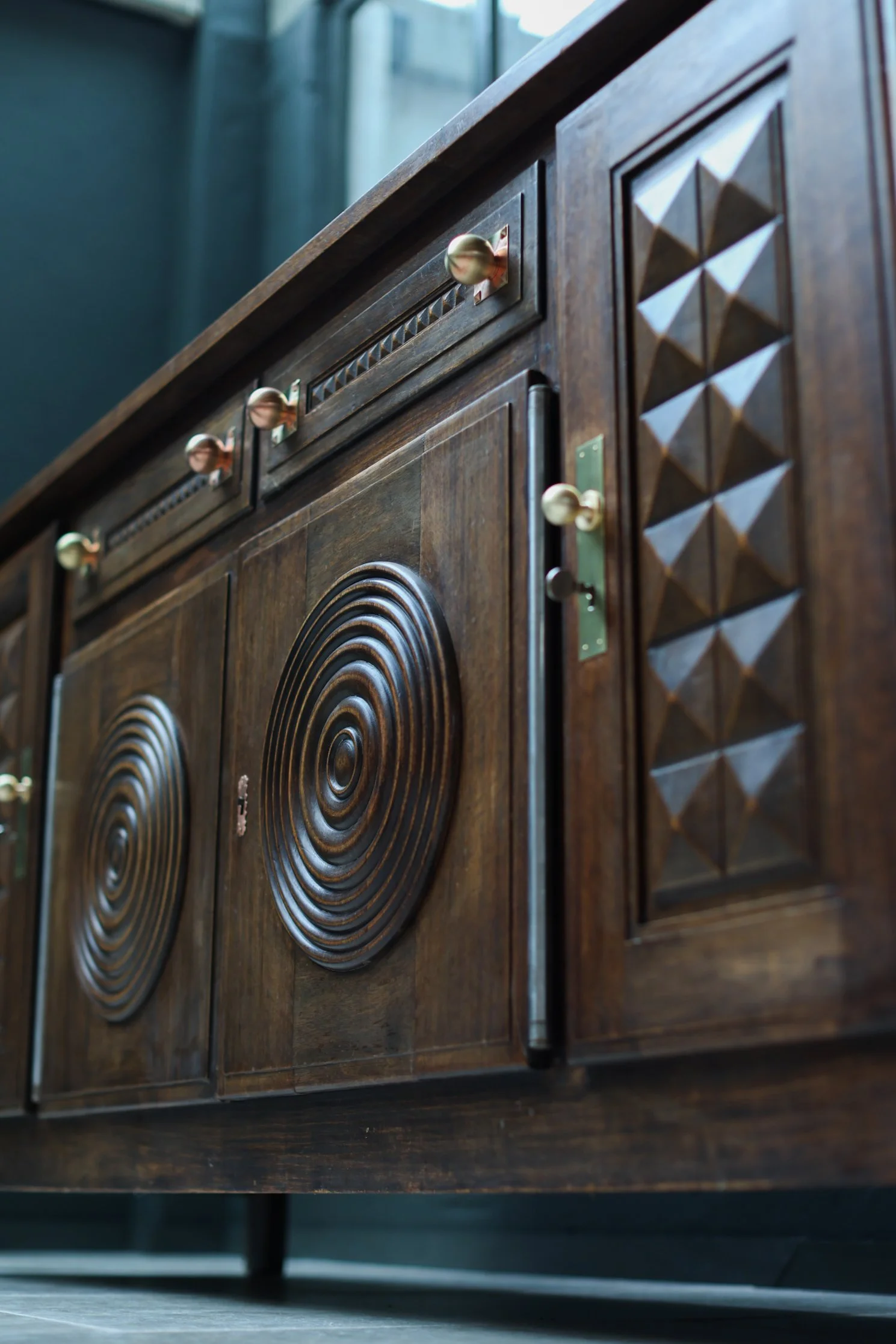 Charles Dudouyt Oak Credenza foto 3
