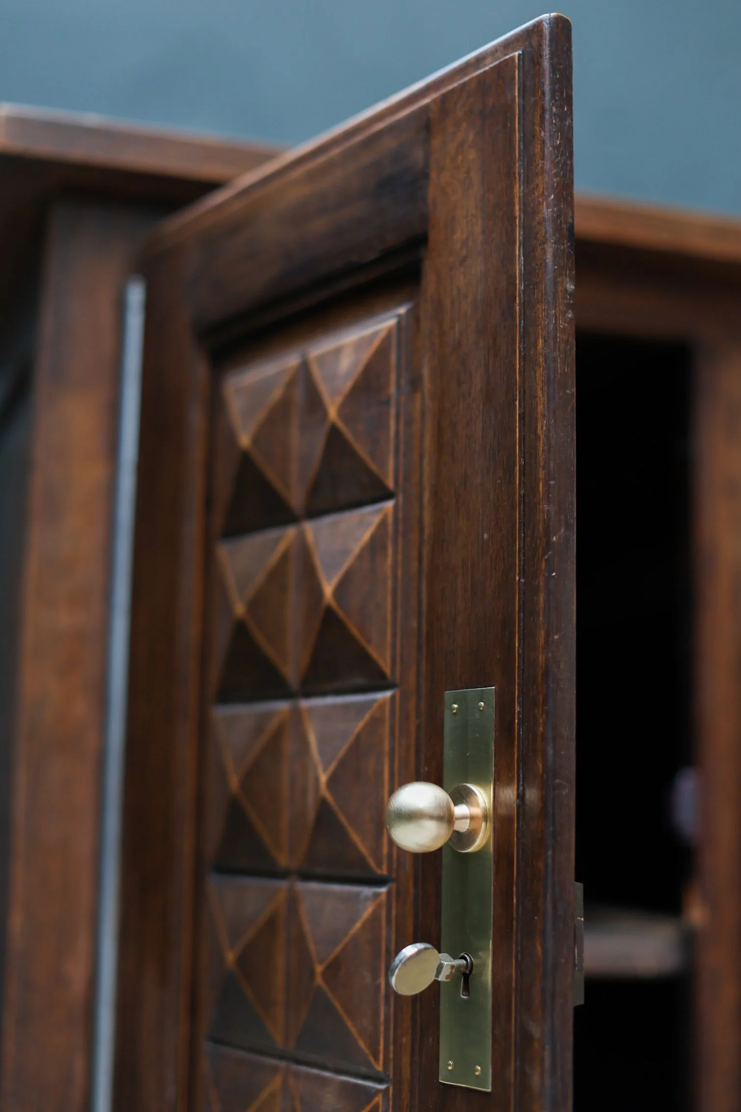 Charles Dudouyt Oak Credenza foto 6