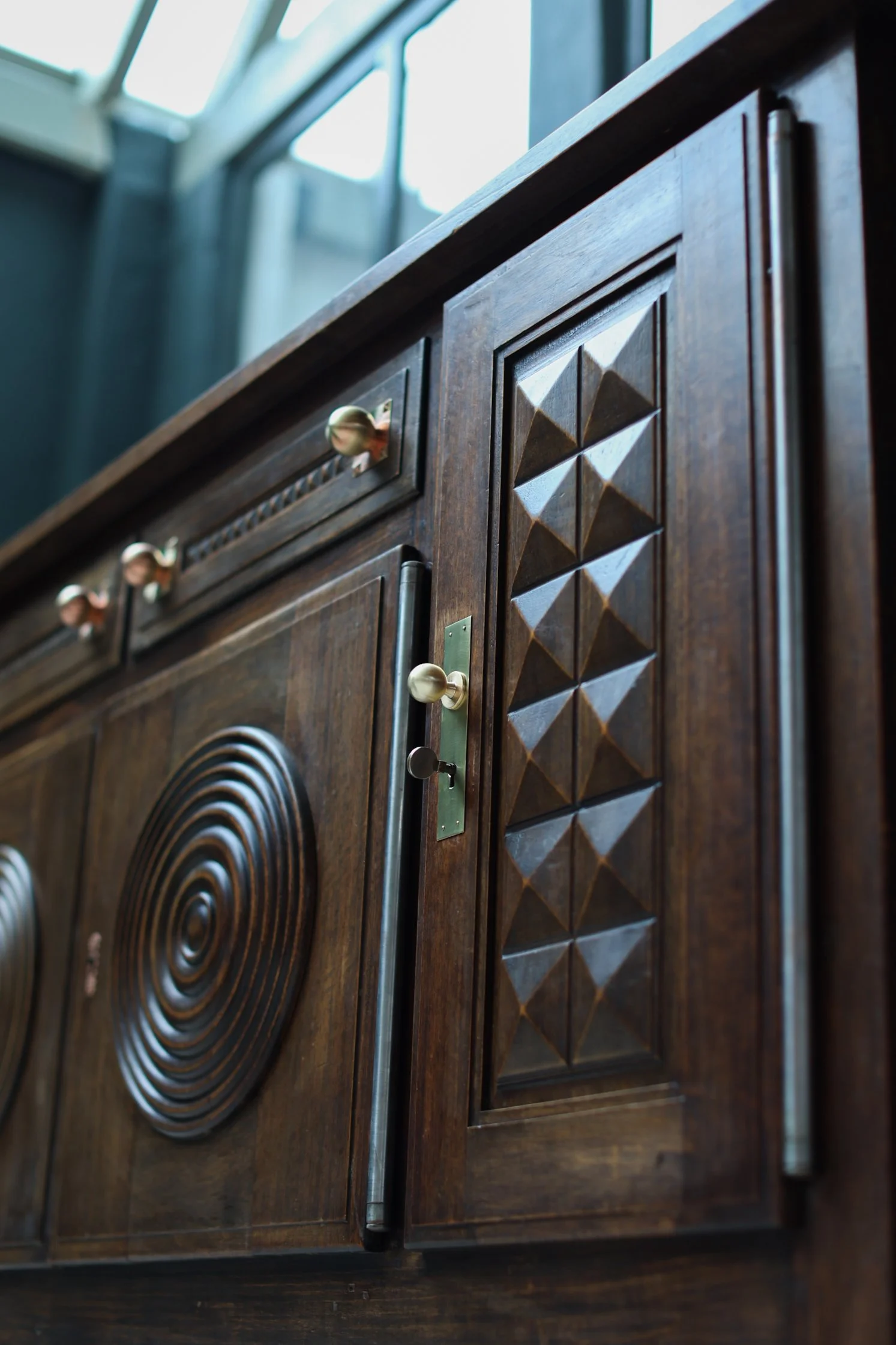 Charles Dudouyt Oak Credenza foto 7