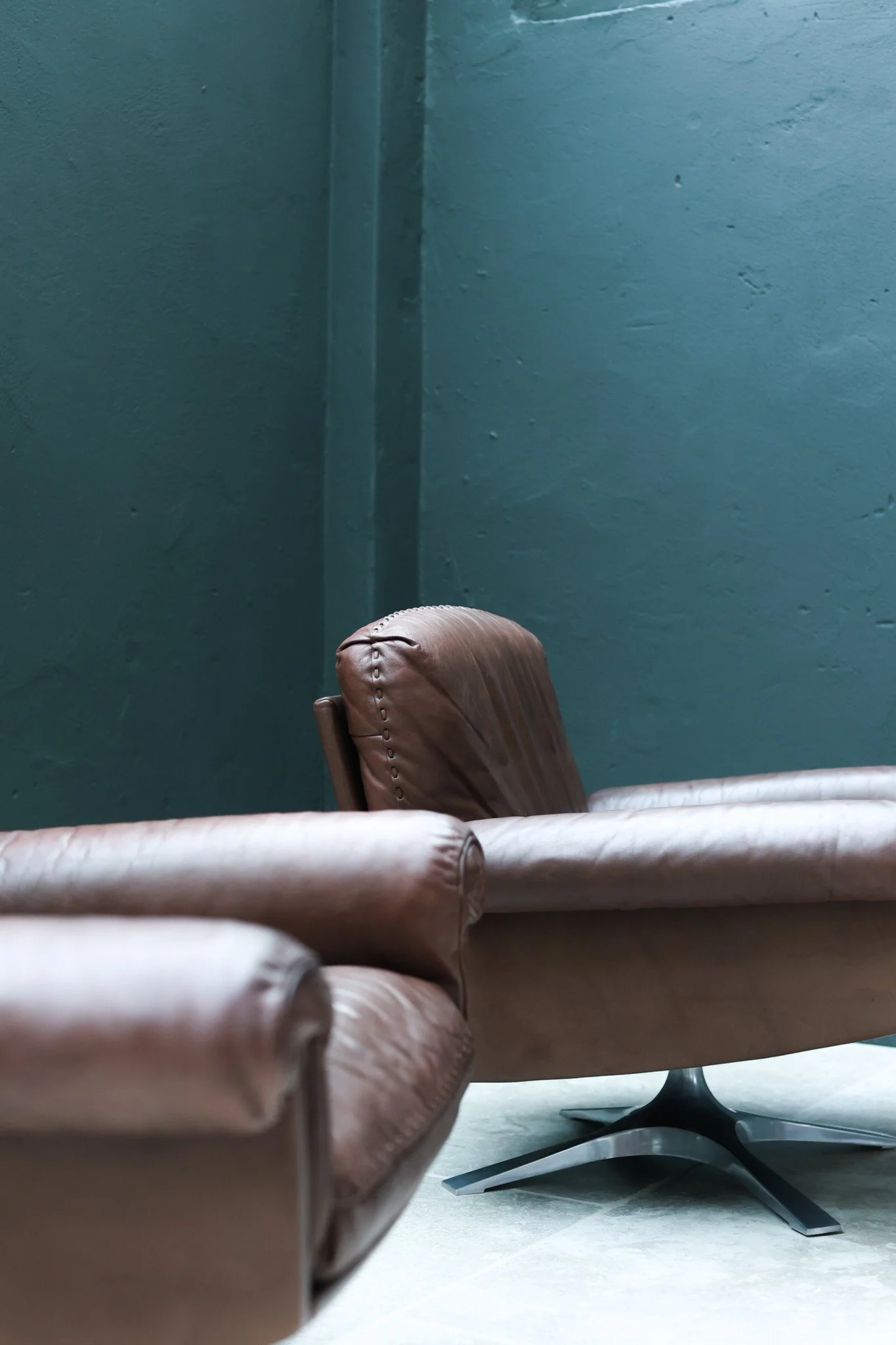 De Sede DS-31 Swivel Club Chairs, Pair foto 4