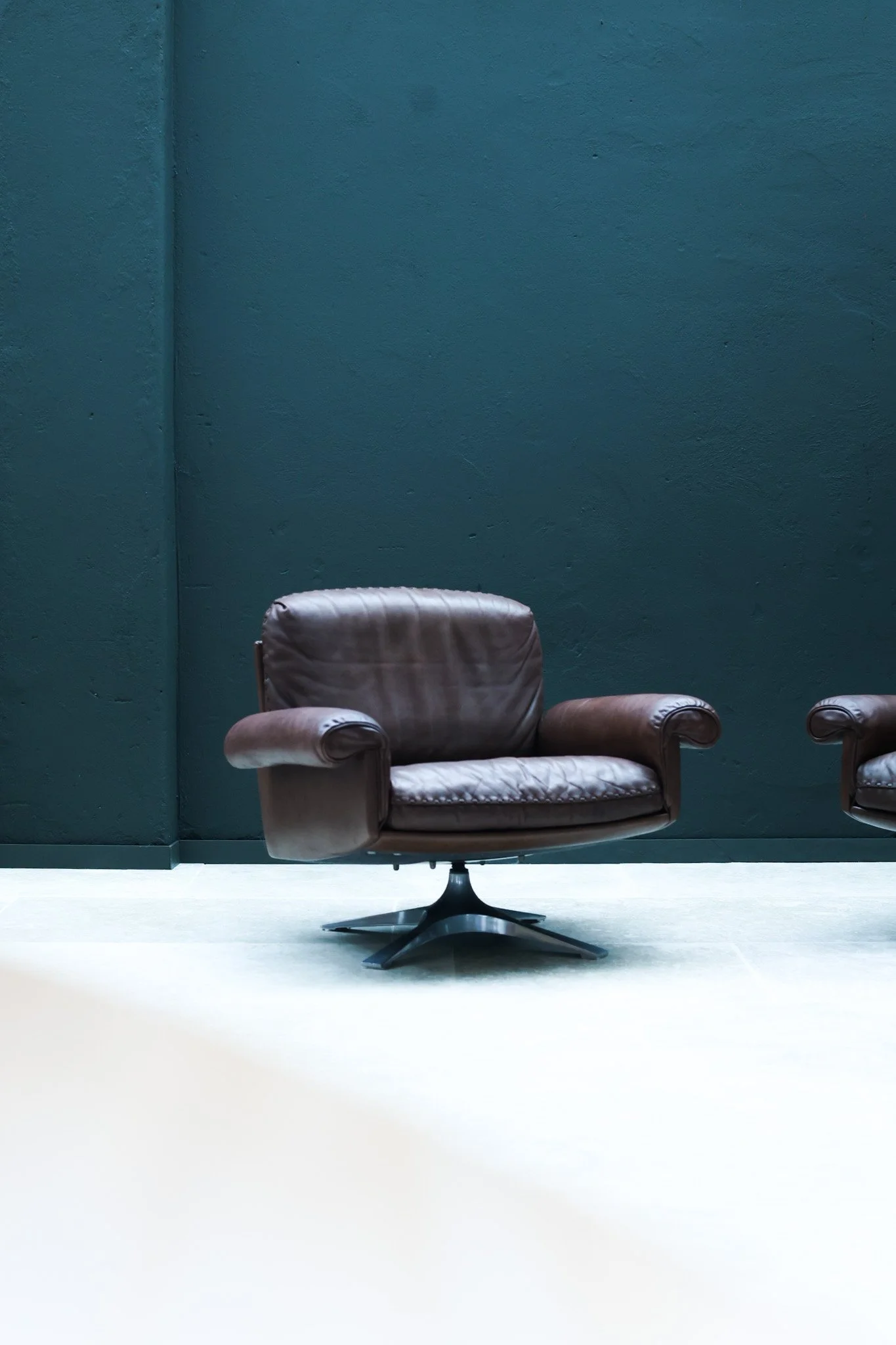 De Sede DS-31 Swivel Club Chairs, Pair foto 5