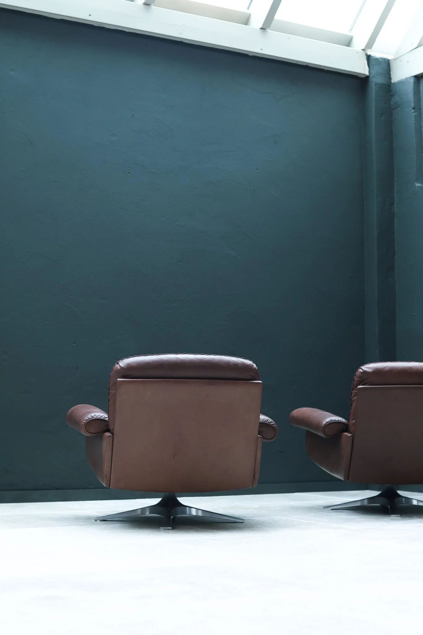 De Sede DS-31 Swivel Club Chairs, Pair foto 9