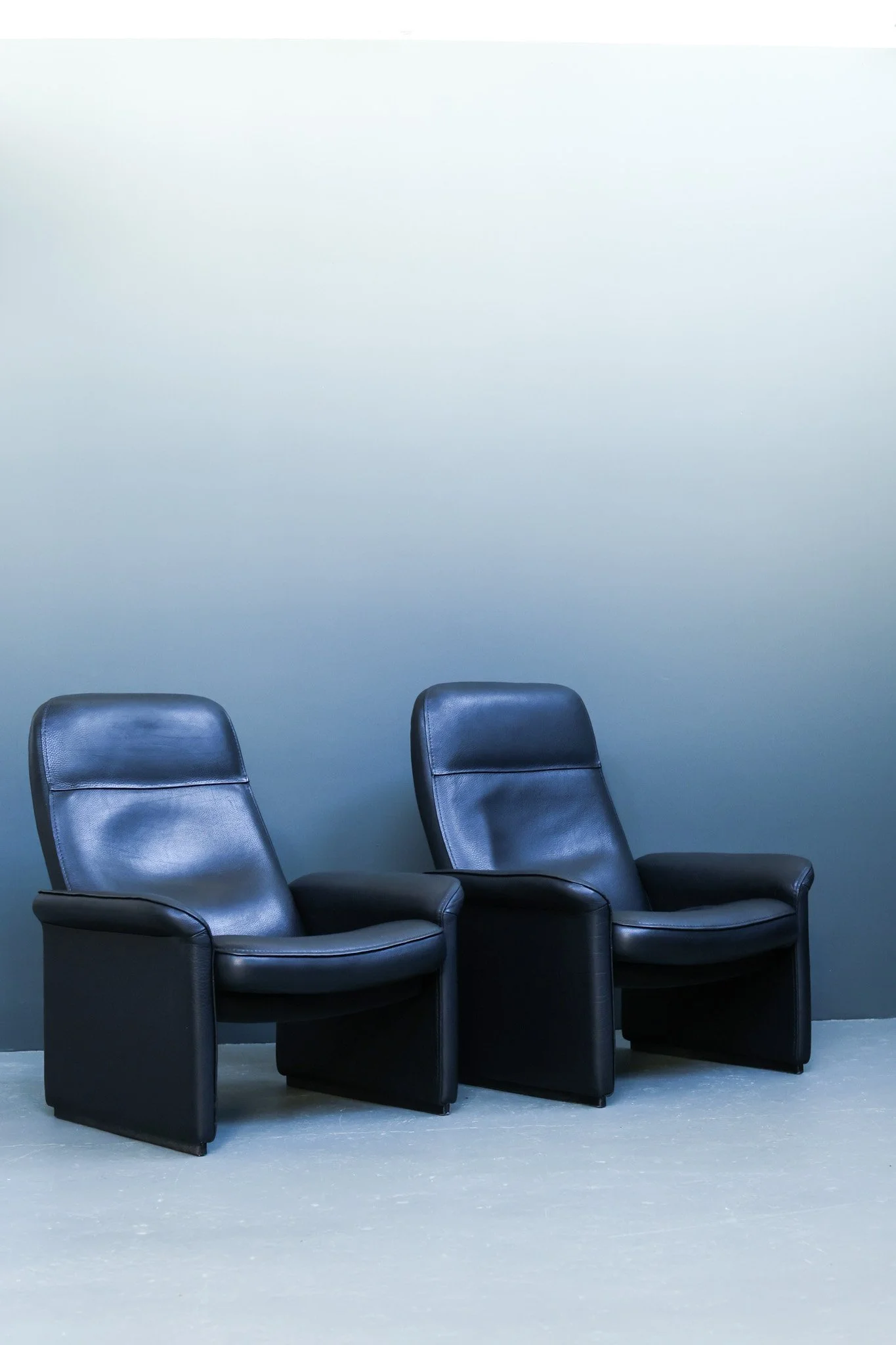 Pair of De Sede DS-50 reclining lounge chairs in brown neck leather, Swiss, 1990s