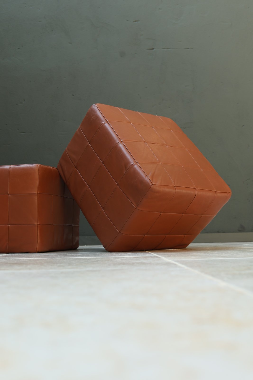 De Sede Patchwork Leather Cube Poufs, Set of 2 foto 6