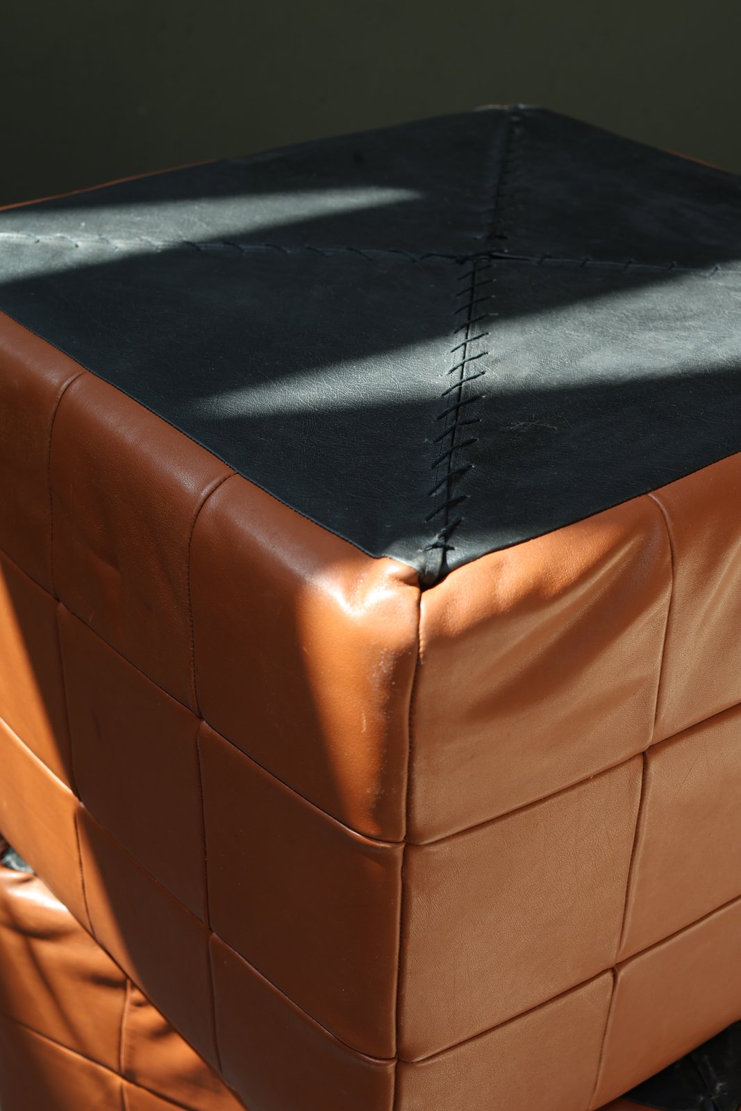 De Sede Patchwork Leather Cube Poufs, Set of 2 foto 8