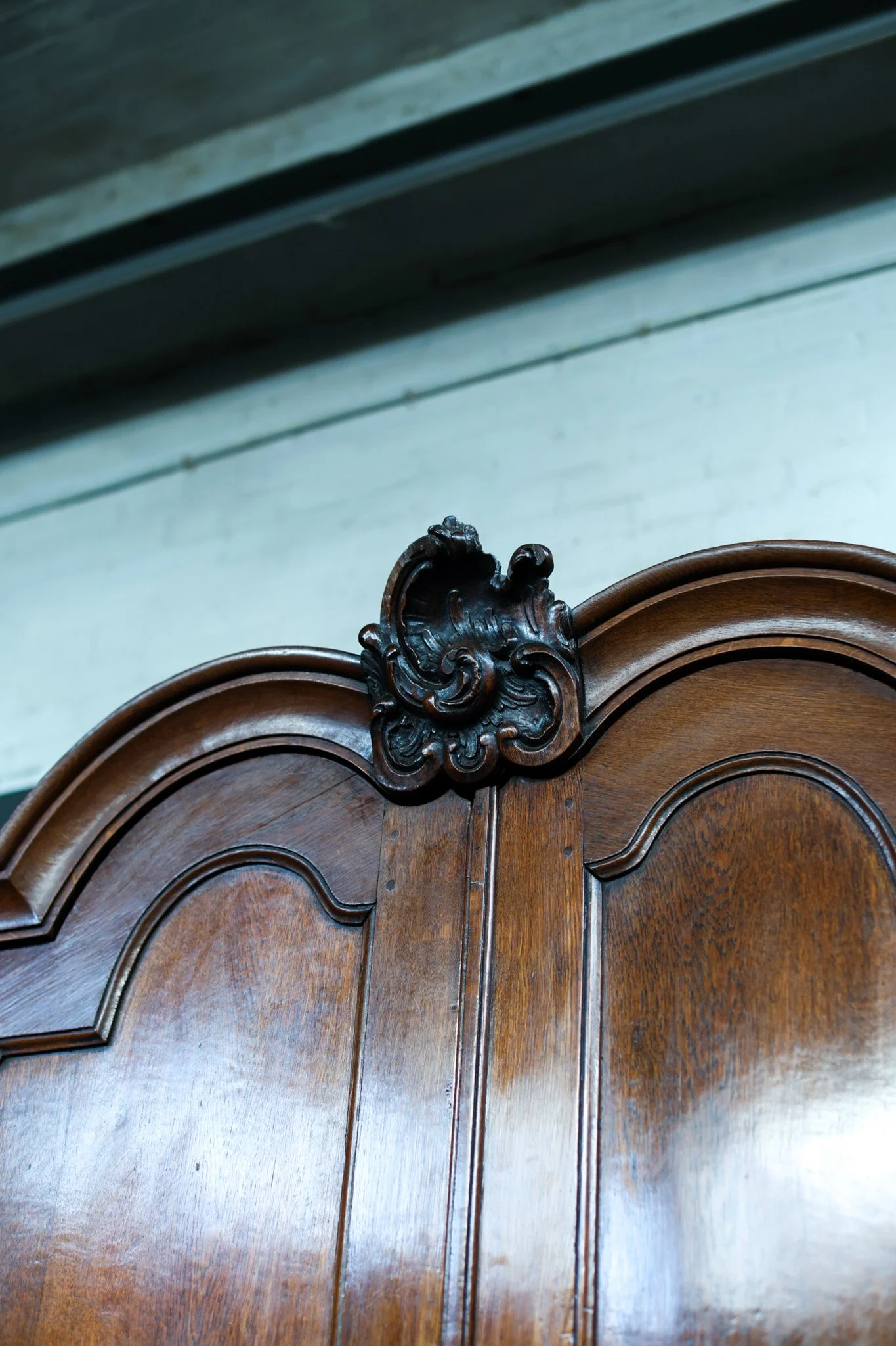 Dutch Rococo Bombe Cabinet in Solid Oak foto 7