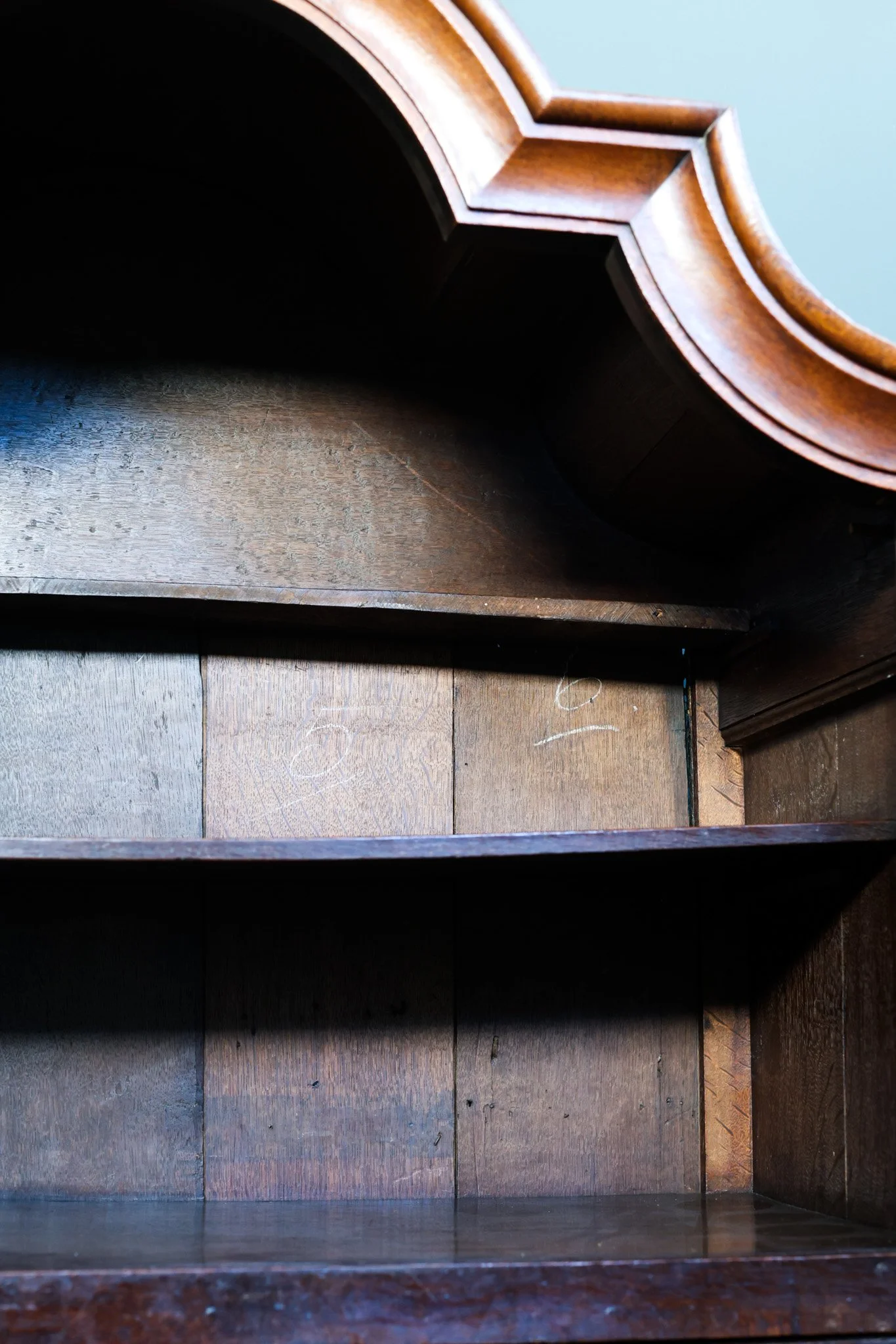 Dutch Rococo Bombe Cabinet in Solid Oak foto 12