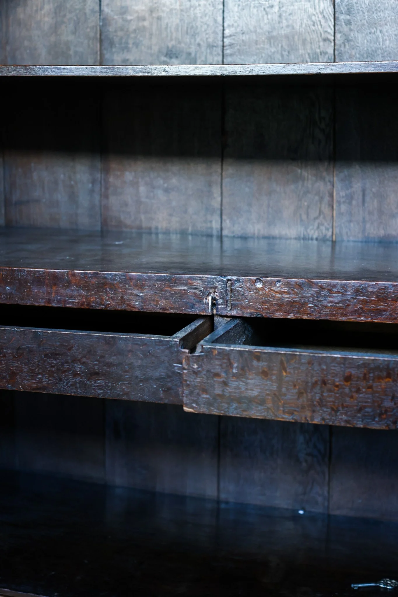 Dutch Rococo Bombe Cabinet in Solid Oak foto 13