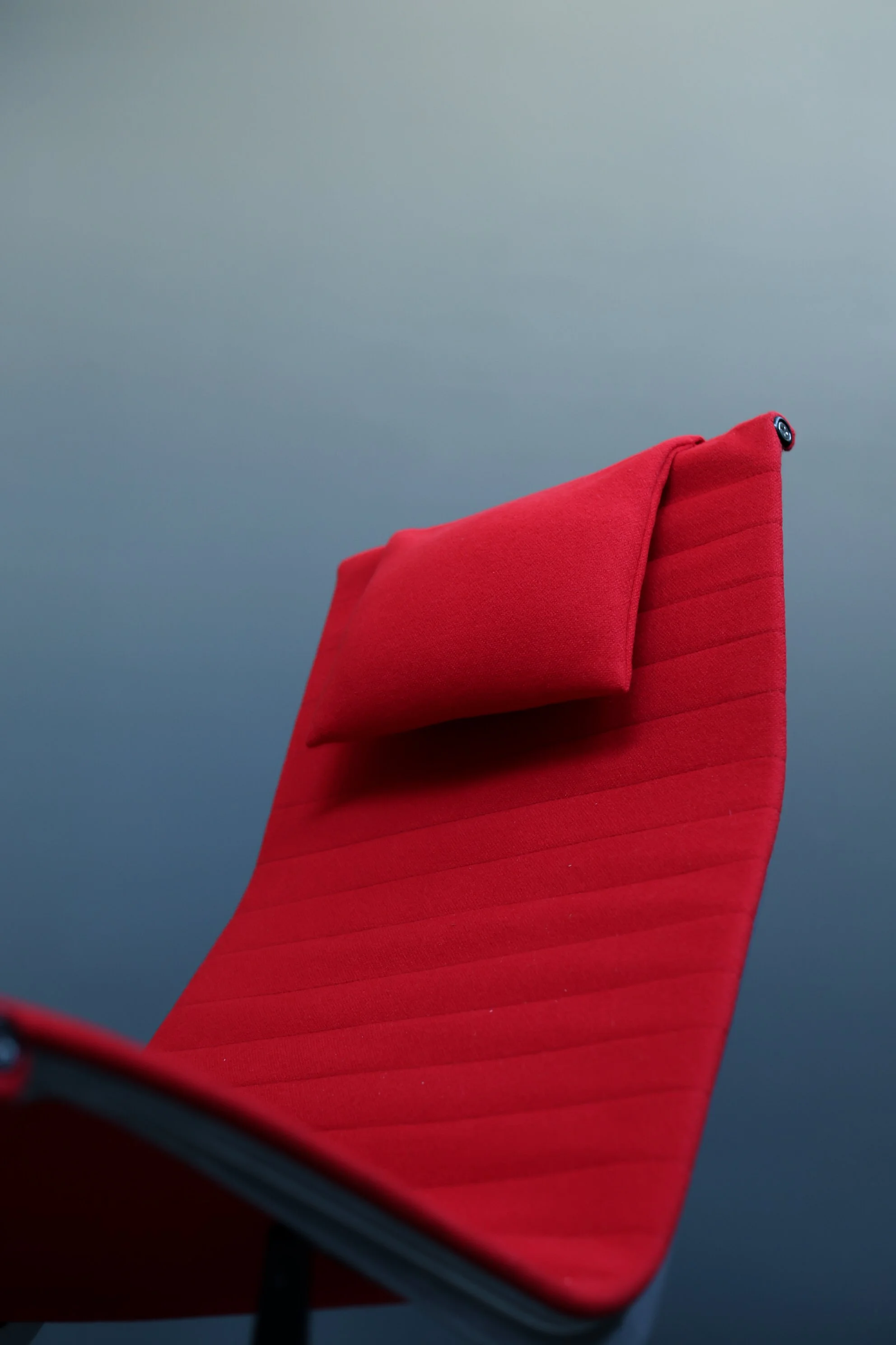 Charles and Ray Eames EA125 Aluminum Group Lounge Chair for Herman Miller foto 4