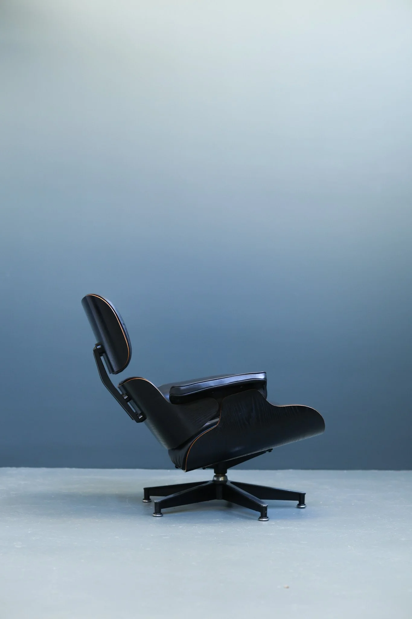 Charles and Ray Eames 670 Lounge Chair for Herman Miller, Black Edition foto 5