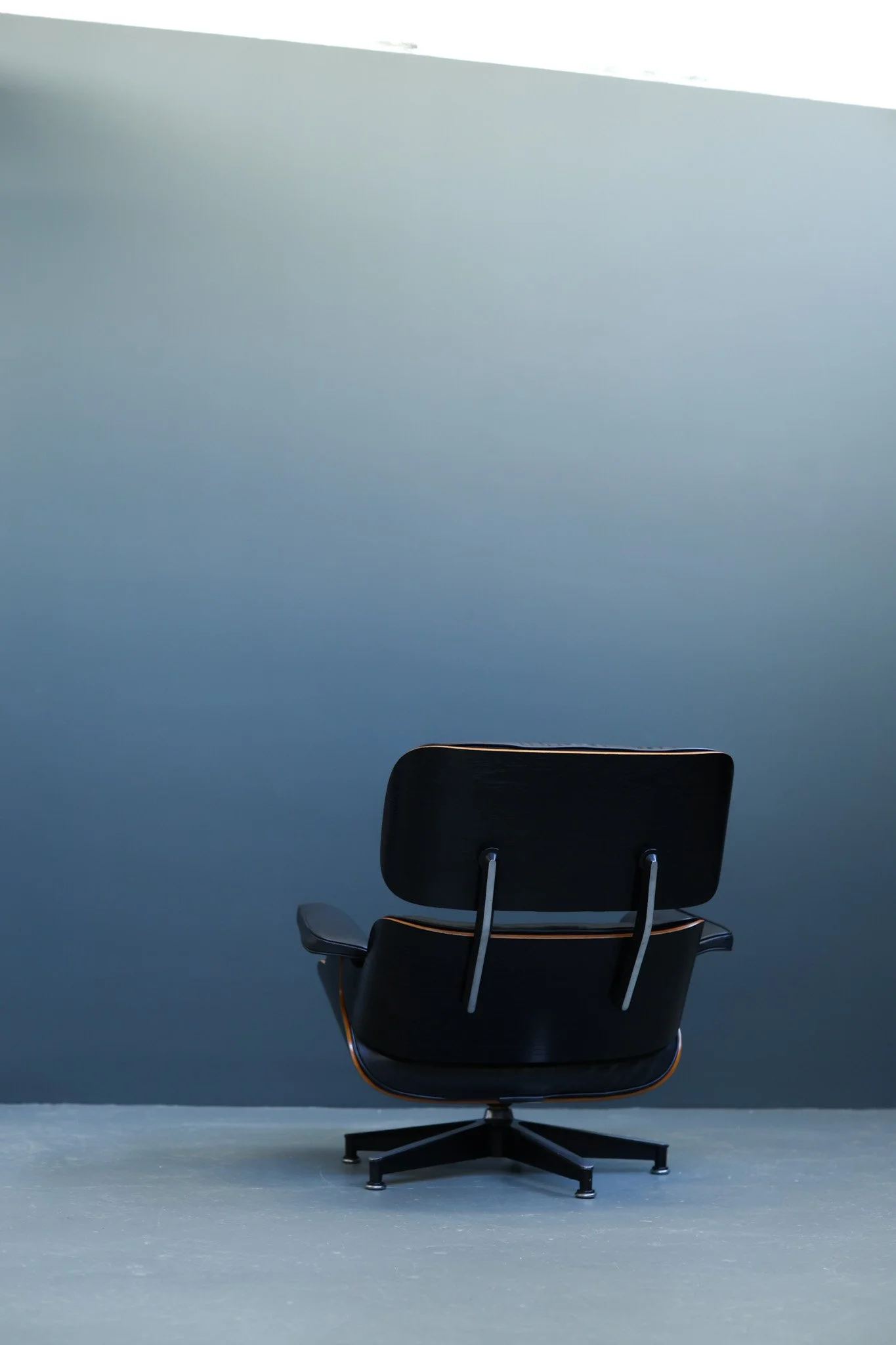 Charles and Ray Eames 670 Lounge Chair for Herman Miller, Black Edition foto 6
