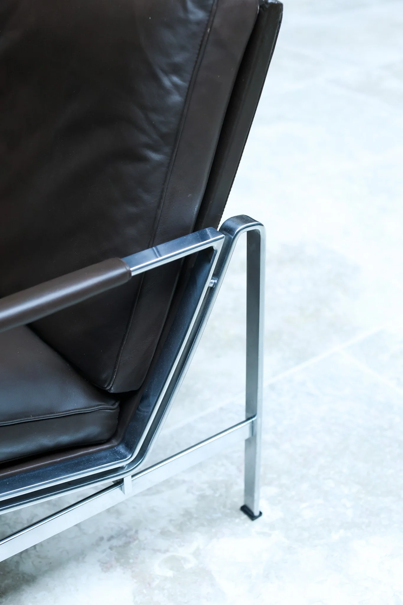Fabricius and Kastholm FK6720 sofa in leather and stainless steel, Kill International, 1960s