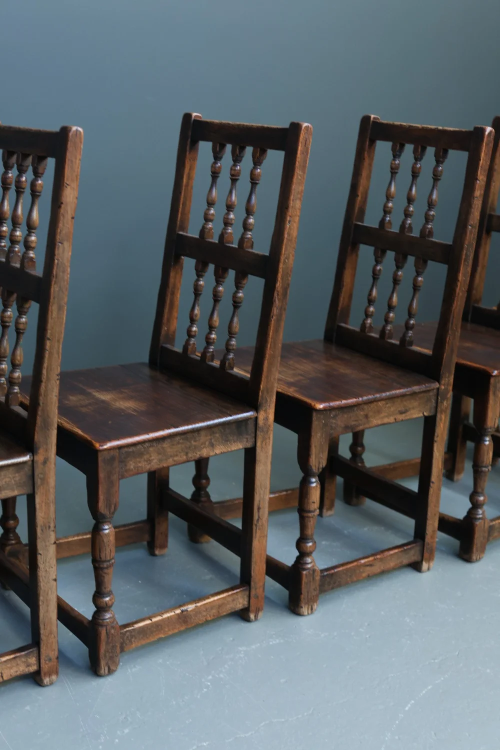 French 18th-Century Solid Oak Side Chairs, Set of Six foto 6