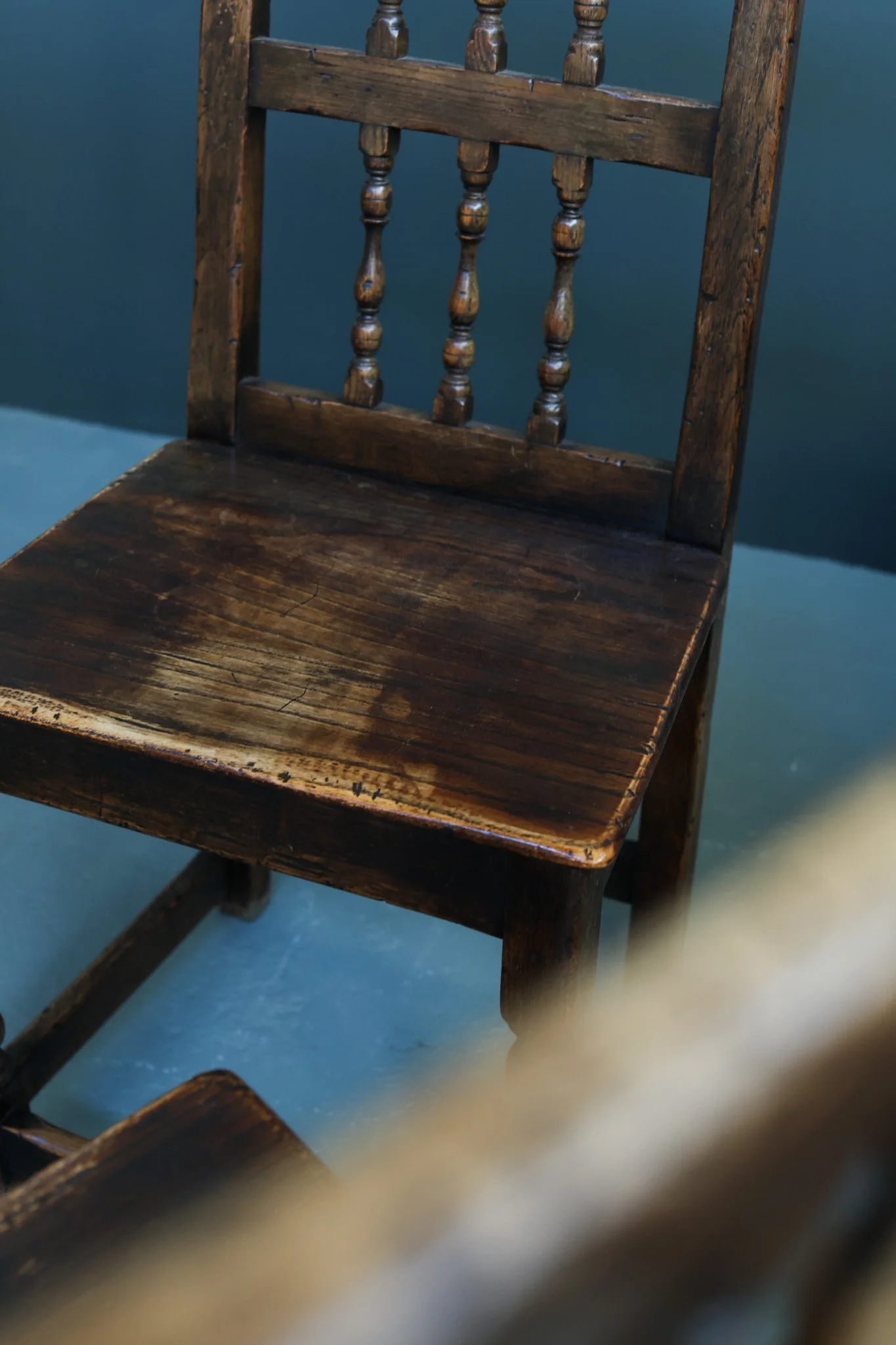 French 18th-Century Solid Oak Side Chairs, Set of Six foto 16