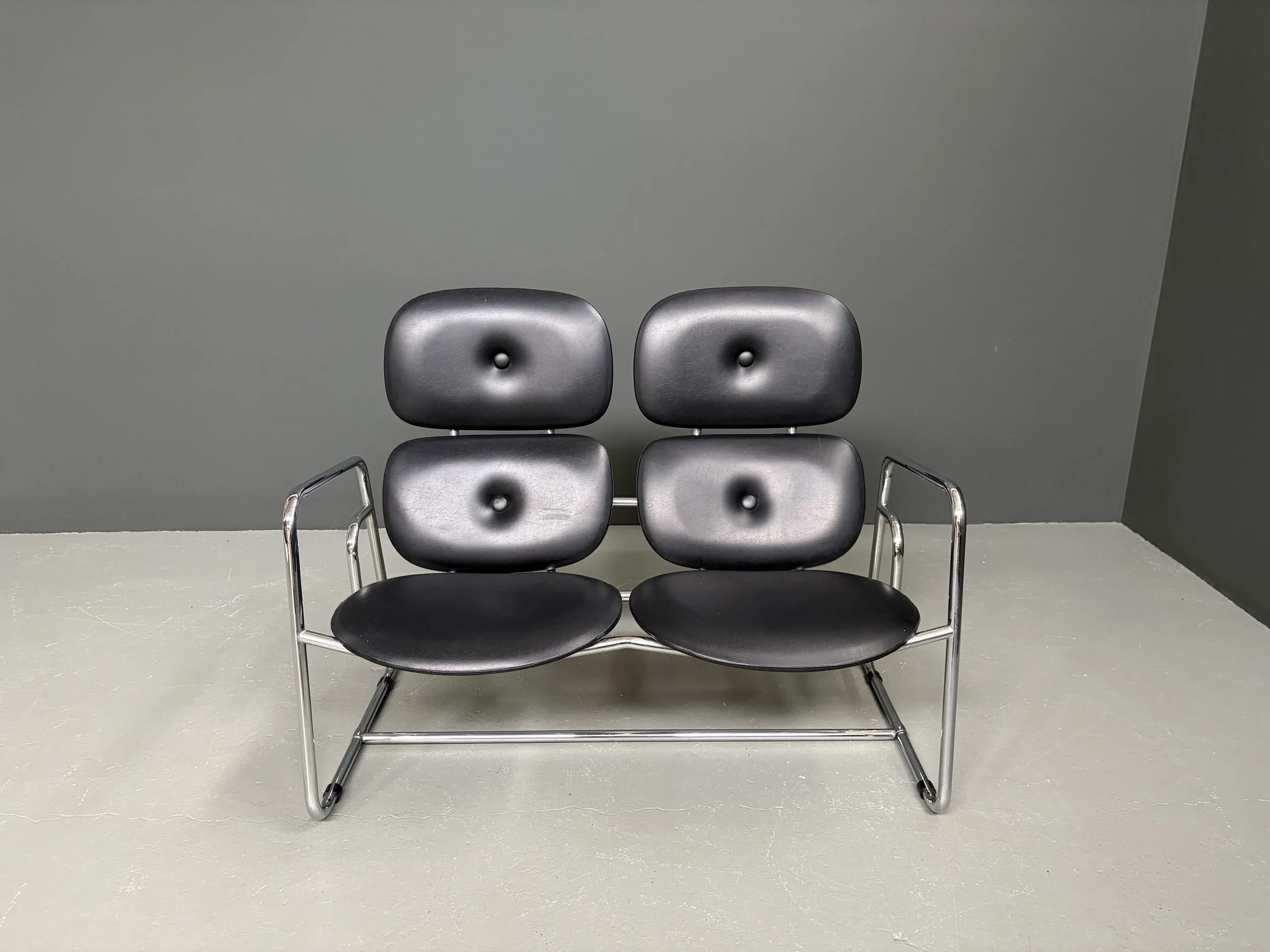 Italian Two-Seat Sofa in the Style of Gae Aulenti foto 3