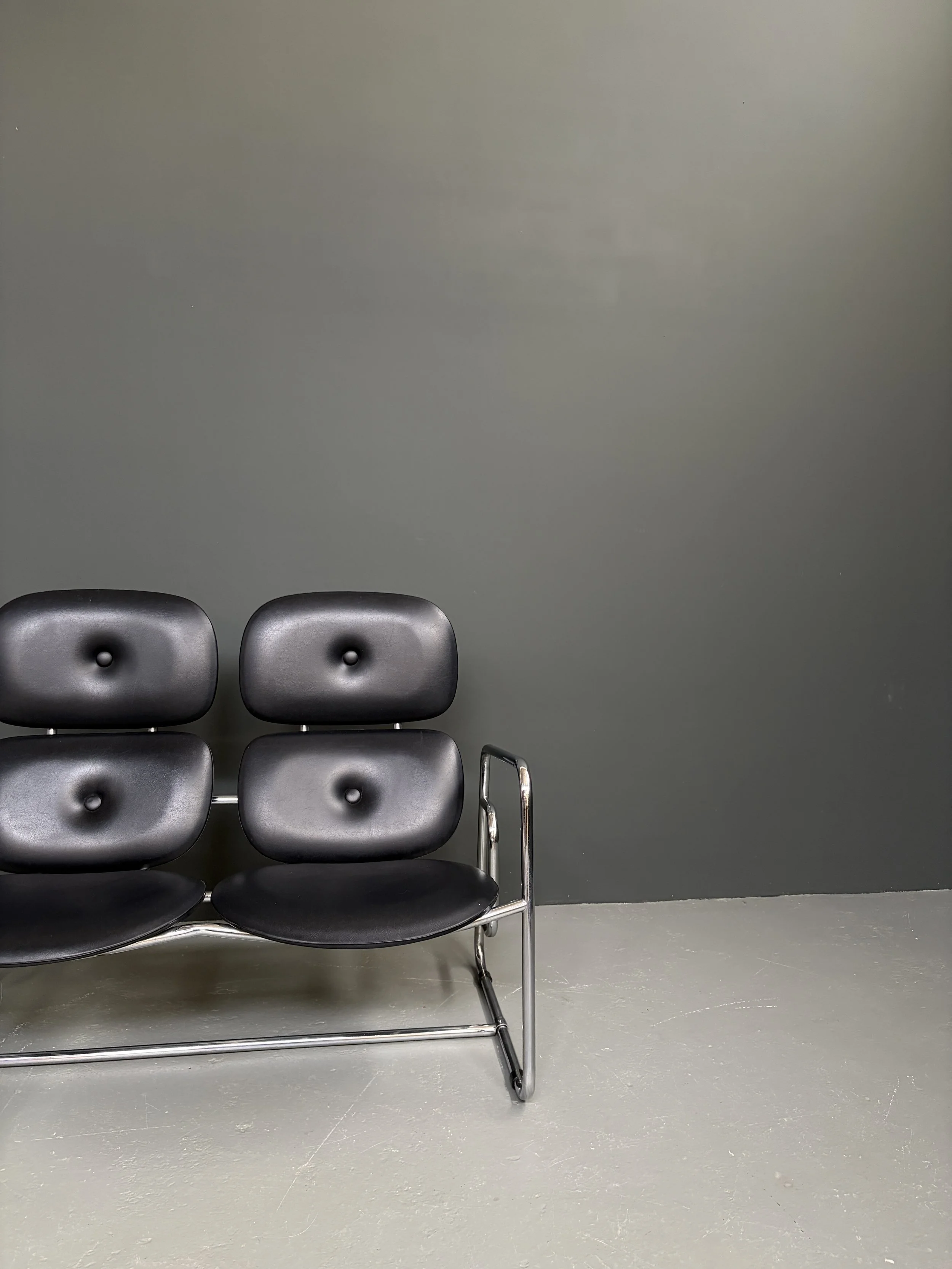 Italian Two-Seat Sofa in the Style of Gae Aulenti foto 7