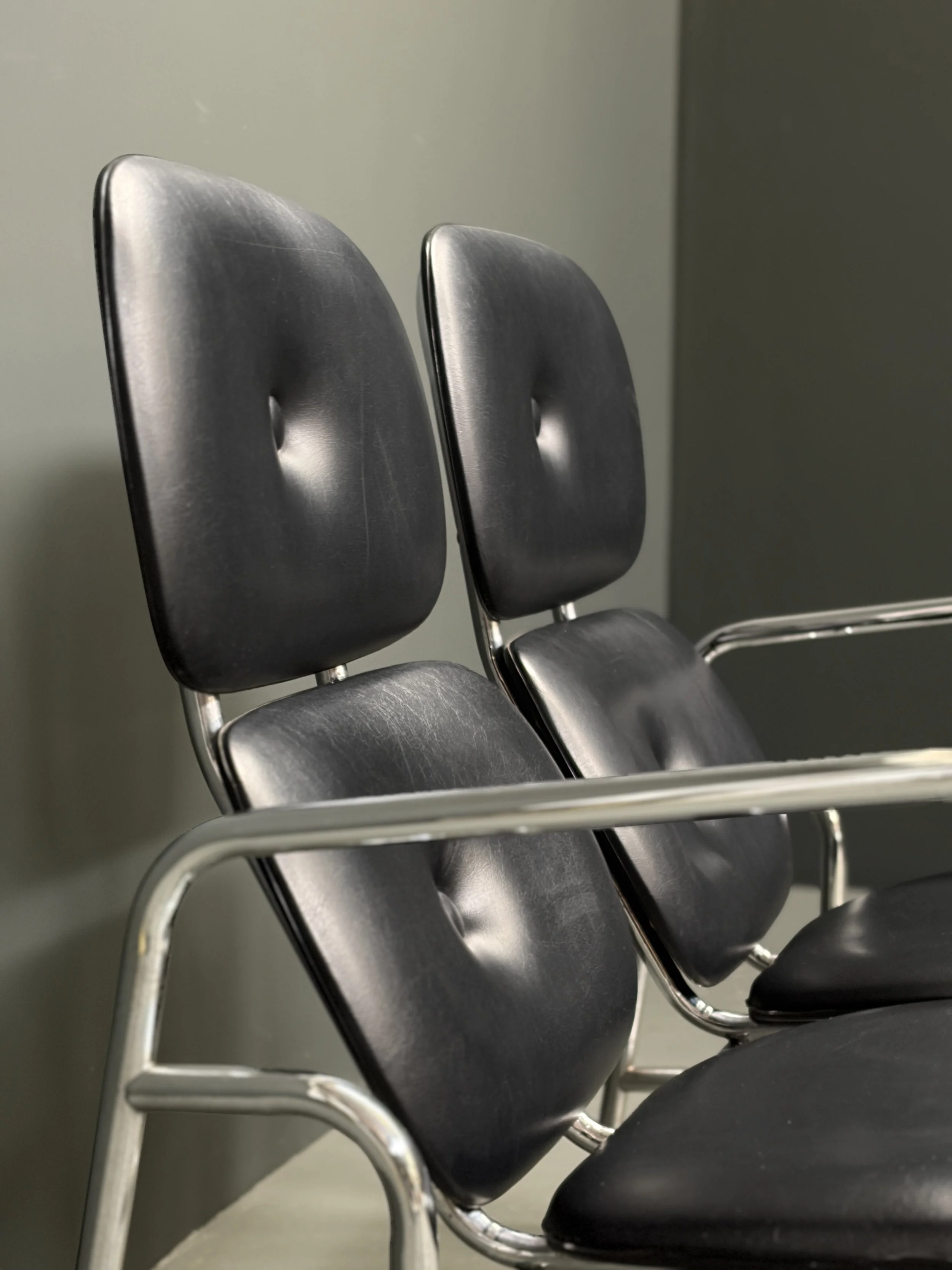 Italian Two-Seat Sofa in the Style of Gae Aulenti foto 8